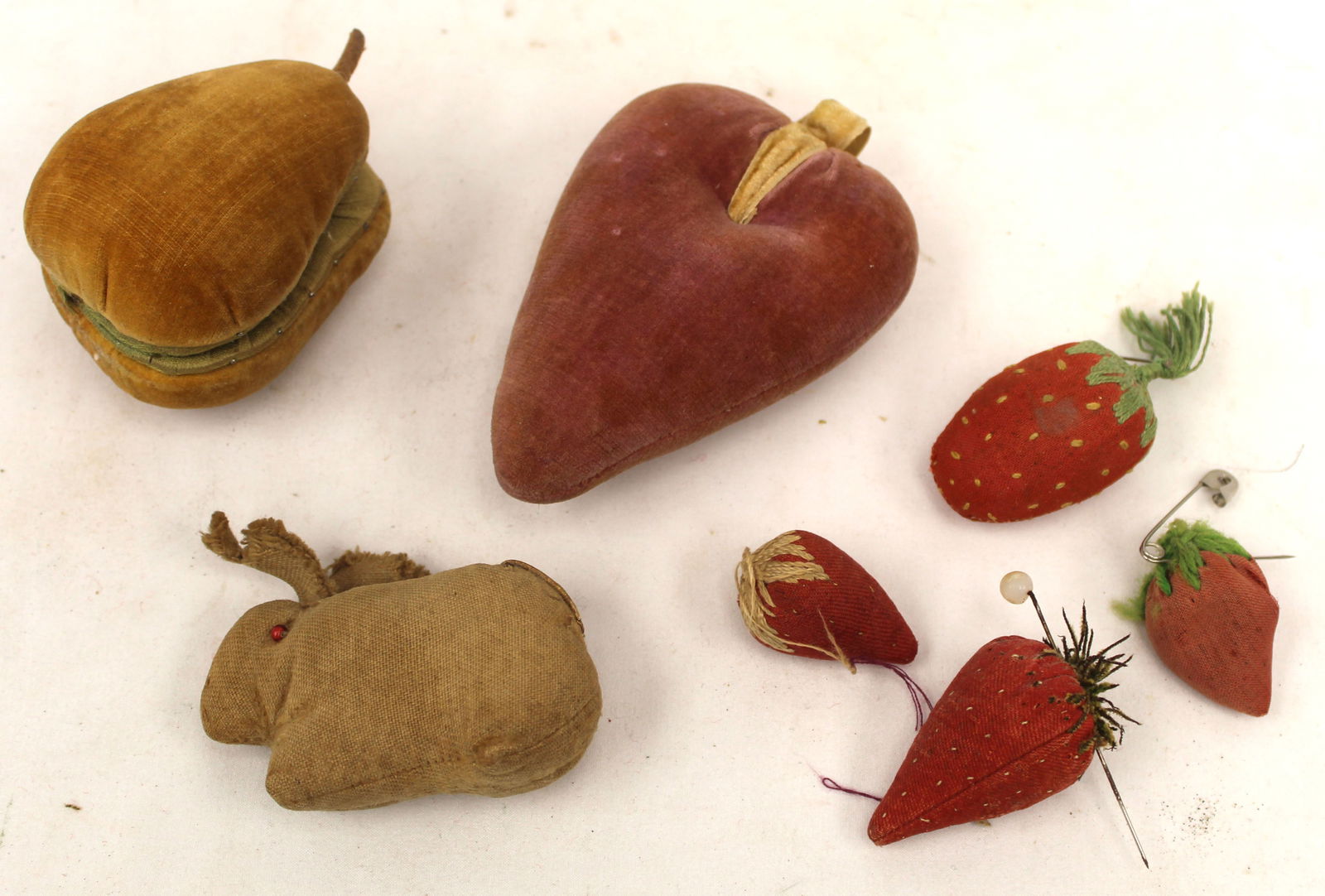 Lot of 7 antique sewing items incl felt pear pin cushion needle case, a felt heart pin cushion, 4 (1 of 6)