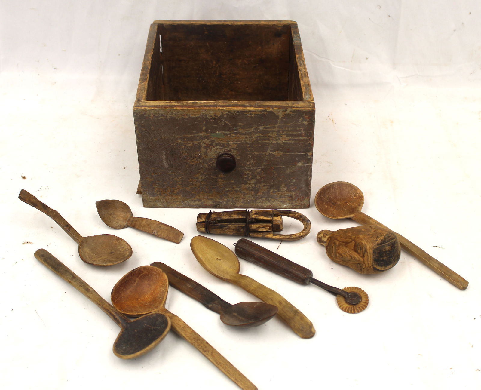 Antique wooden box w misc implements inside incl horn & wooden spoons, wooden head, pie crimper, etc (1 of 6)