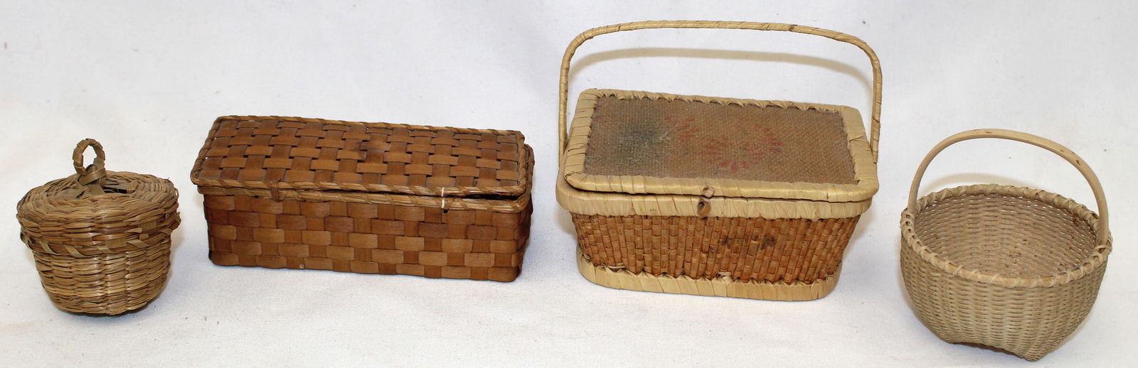 Lot of 4 miniature baskets incl 1 by Nathan Taylor - Martha Weatherby partner - largest is 4" wide (1 of 5)