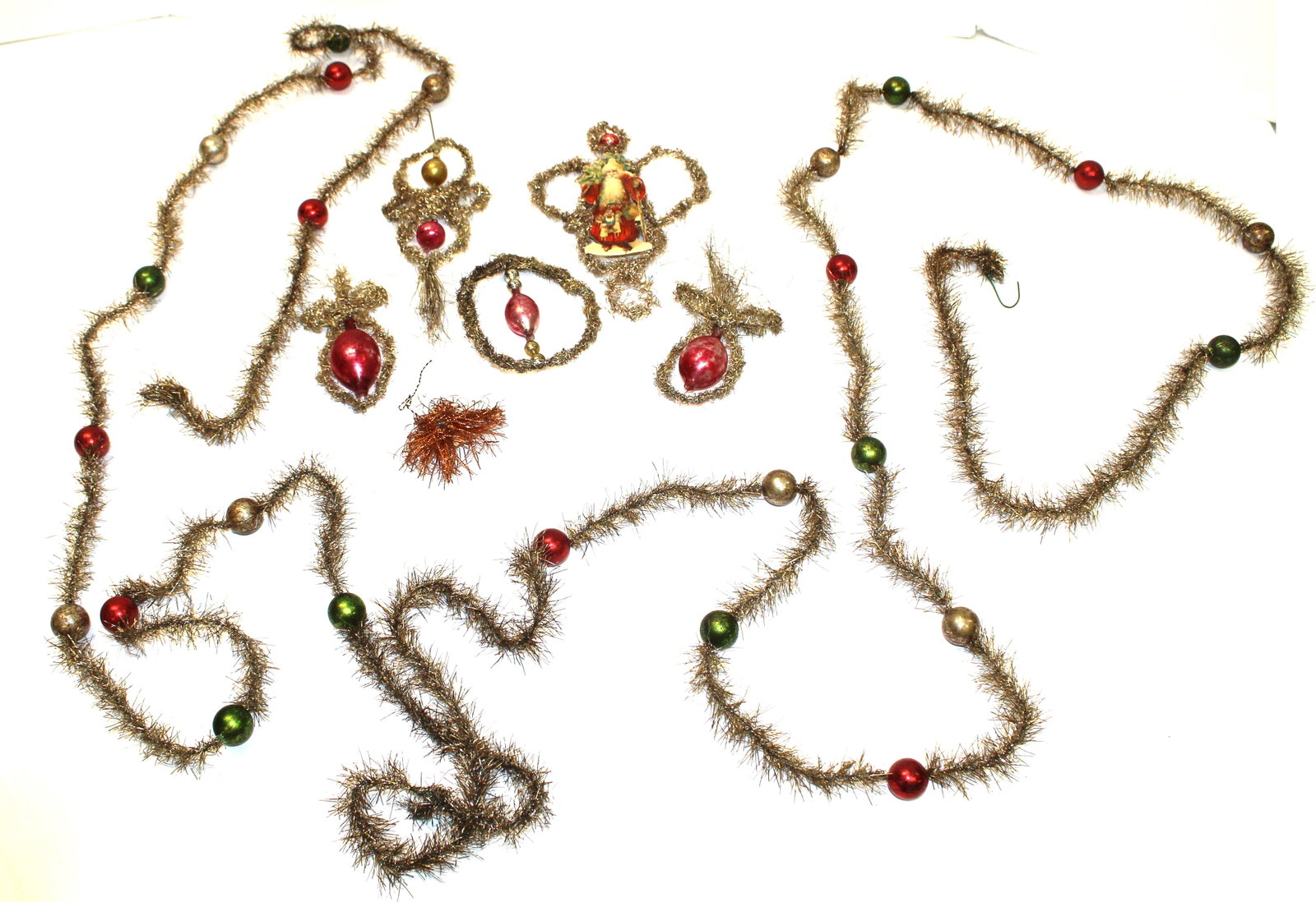 Lot of 7 Victorian garland ornaments: Lot of 7 Victorian garland ornaments
