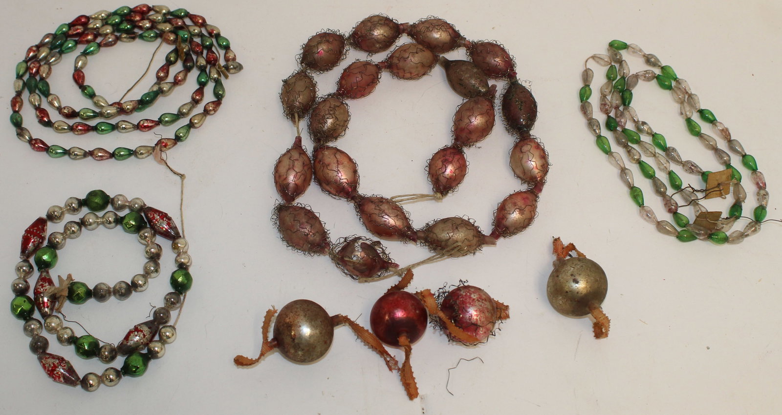 Lot of vintage/antique multi colored glass garlands - 6 small pieces: Lot of vintage/antique multi colored glass garlands - 6 small pieces