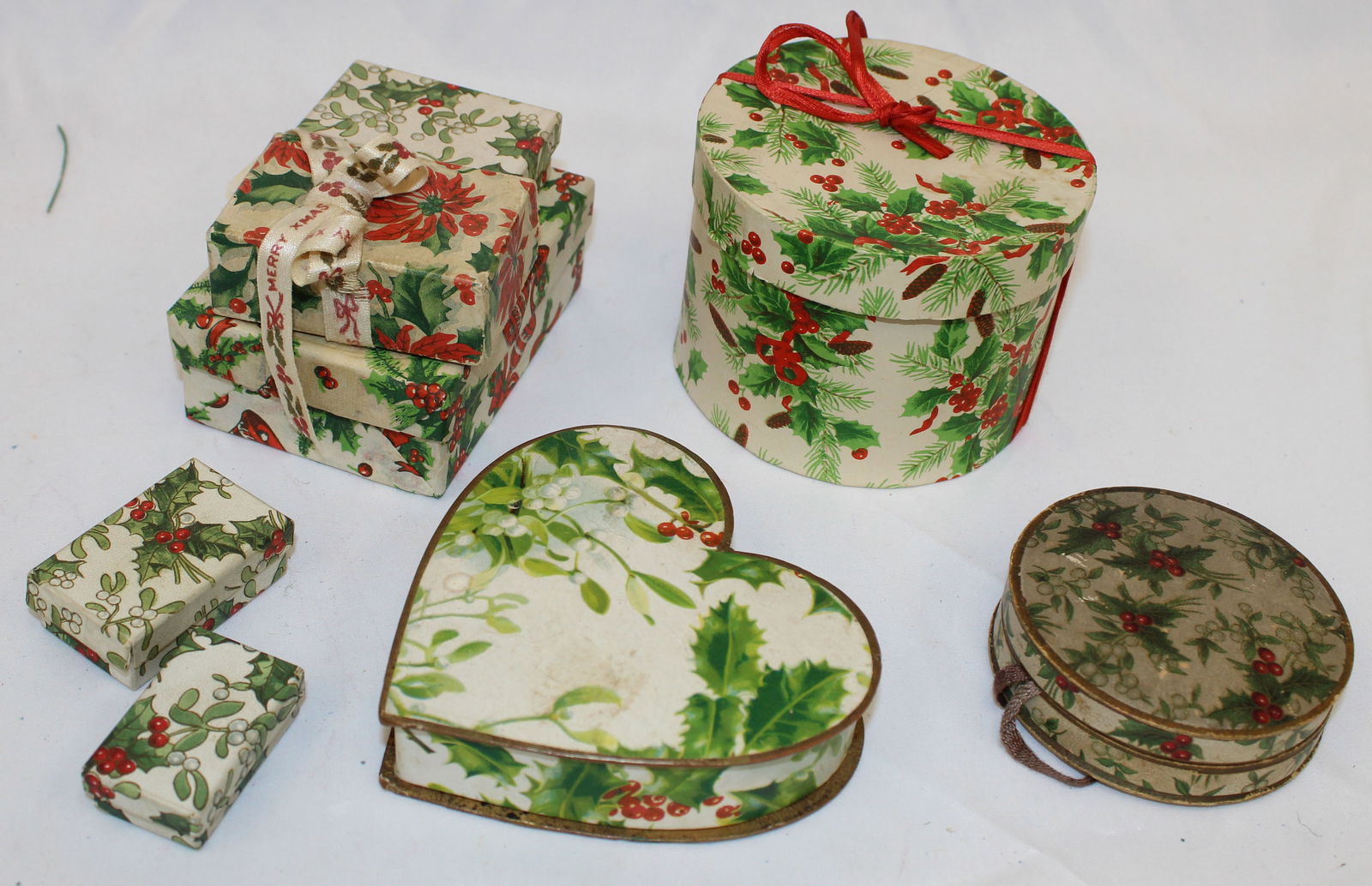 Lot of 8 miniature Christmas boxes in various shapes & sizes - 1 3/4" - 4" (1 of 7)