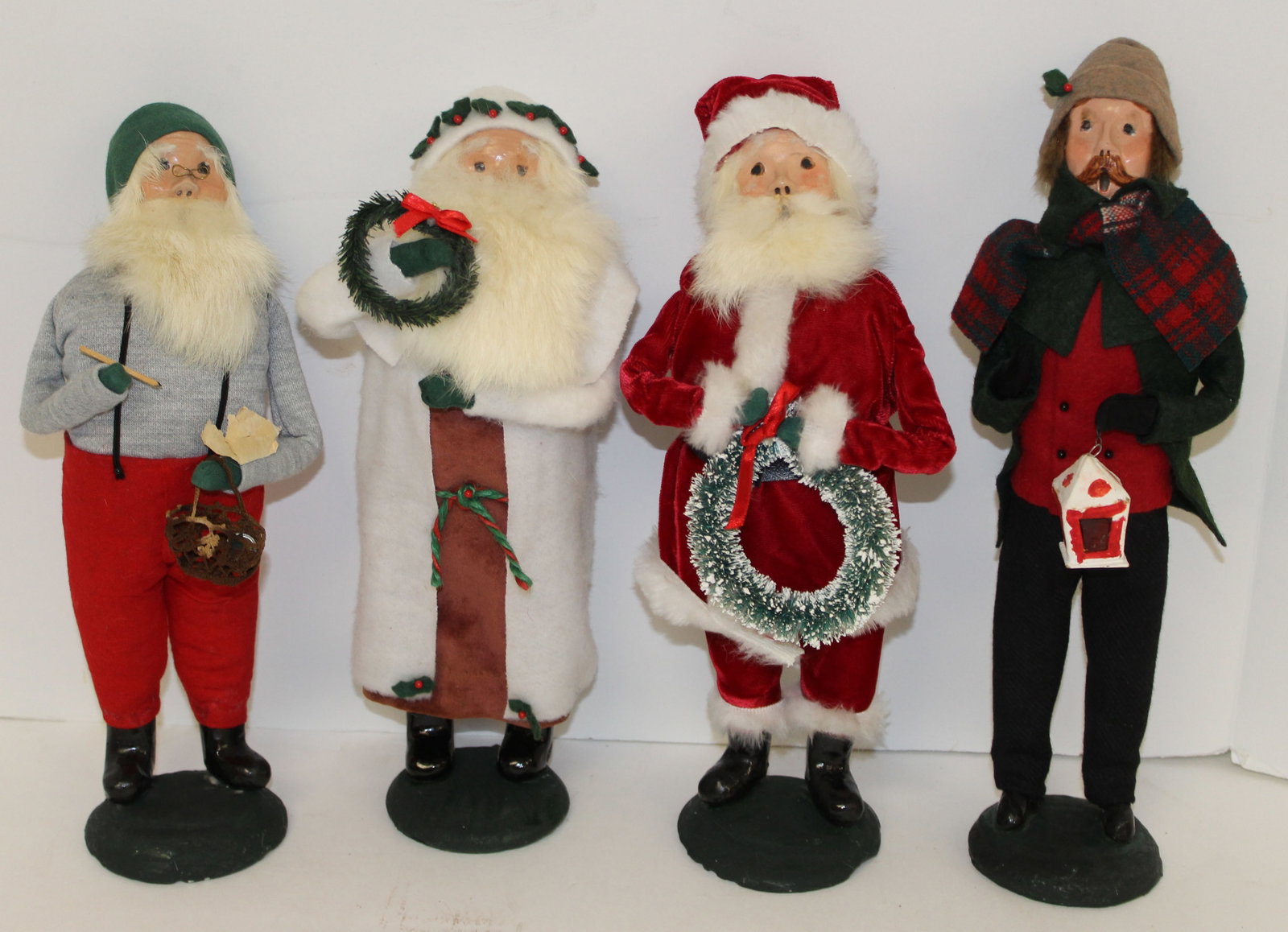 Lot of 4 Byers Choice "The Carolers" dated 1986 - approx 11"-13" tall: Lot of 4 Byers Choice "The Carolers" dated 1986 - approx 11"-13" tall