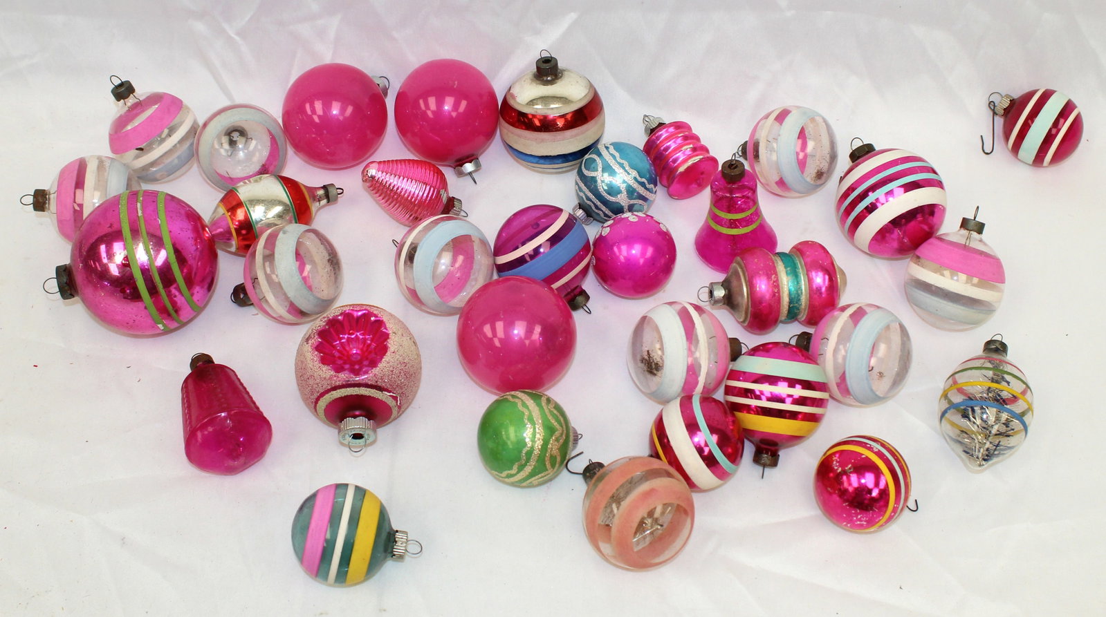 Large lot of mostly Shiny Brite glass ornaments: Large lot of mostly Shiny Brite glass ornaments