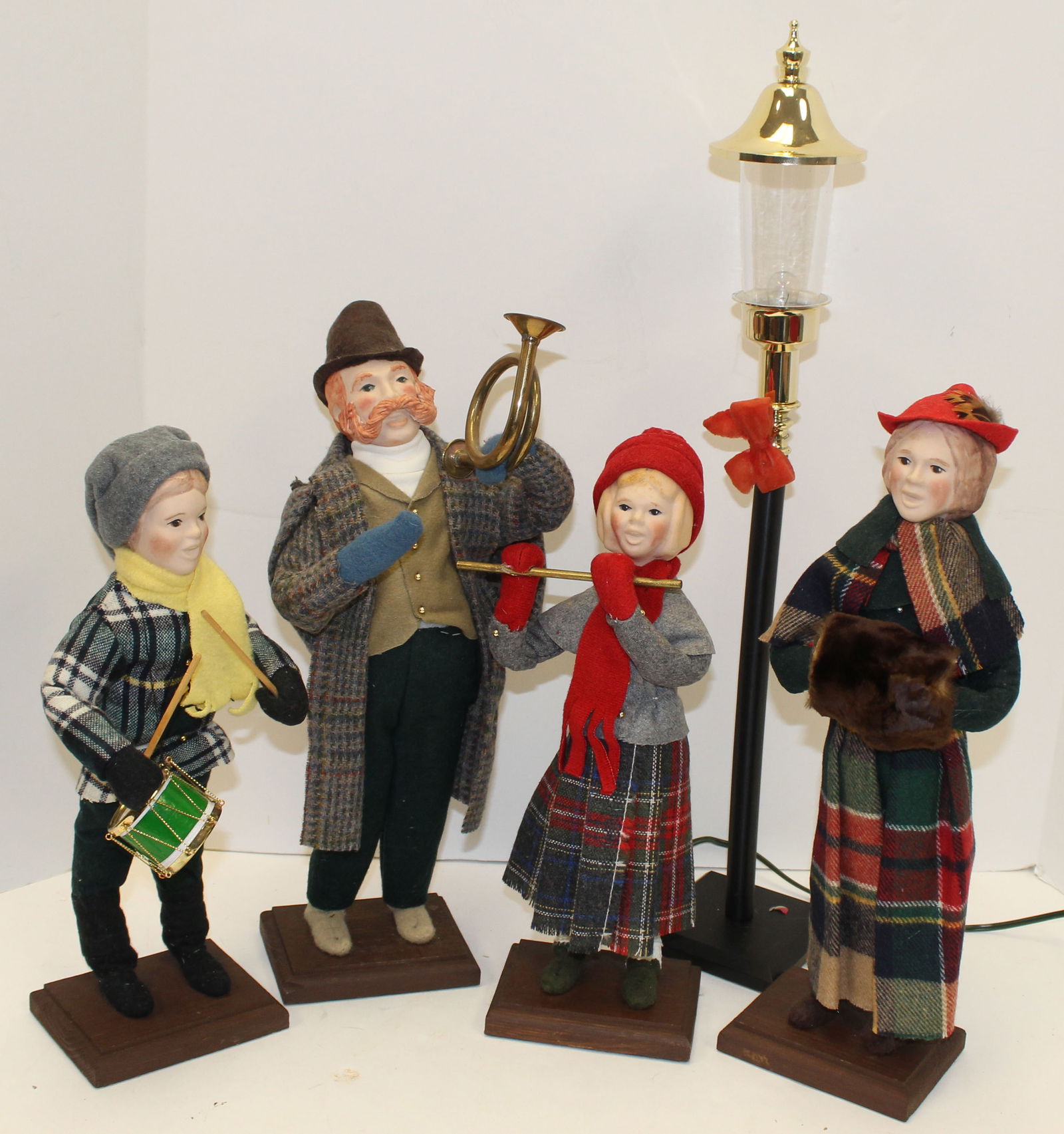 Lot of 4 Christmas Carolers plus electrified street lamp 13"-16" Carolers & 22" lamp post (1 of 6)