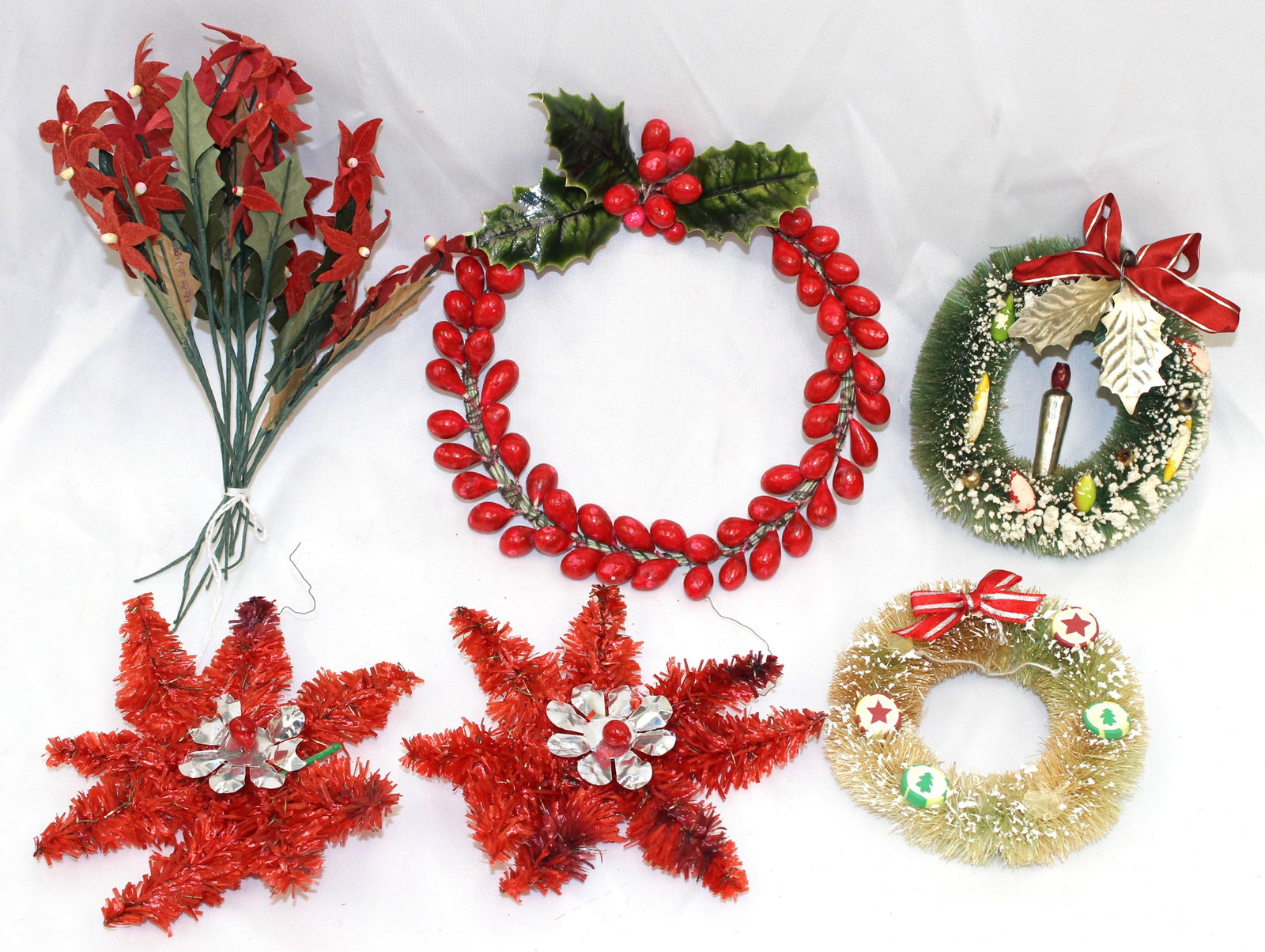 Christmas decoration lot incl bottle brush wreaths, aluminum poinsettias, etc: Christmas decoration lot incl bottle brush wreaths, aluminum poinsettias, etc