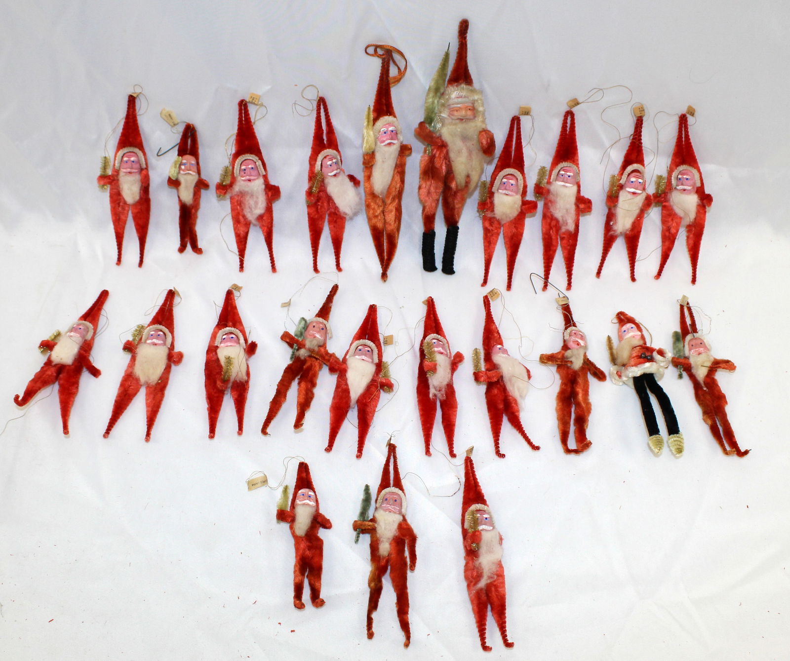 Lot of vintage red chenille Santa's (1 of 7)