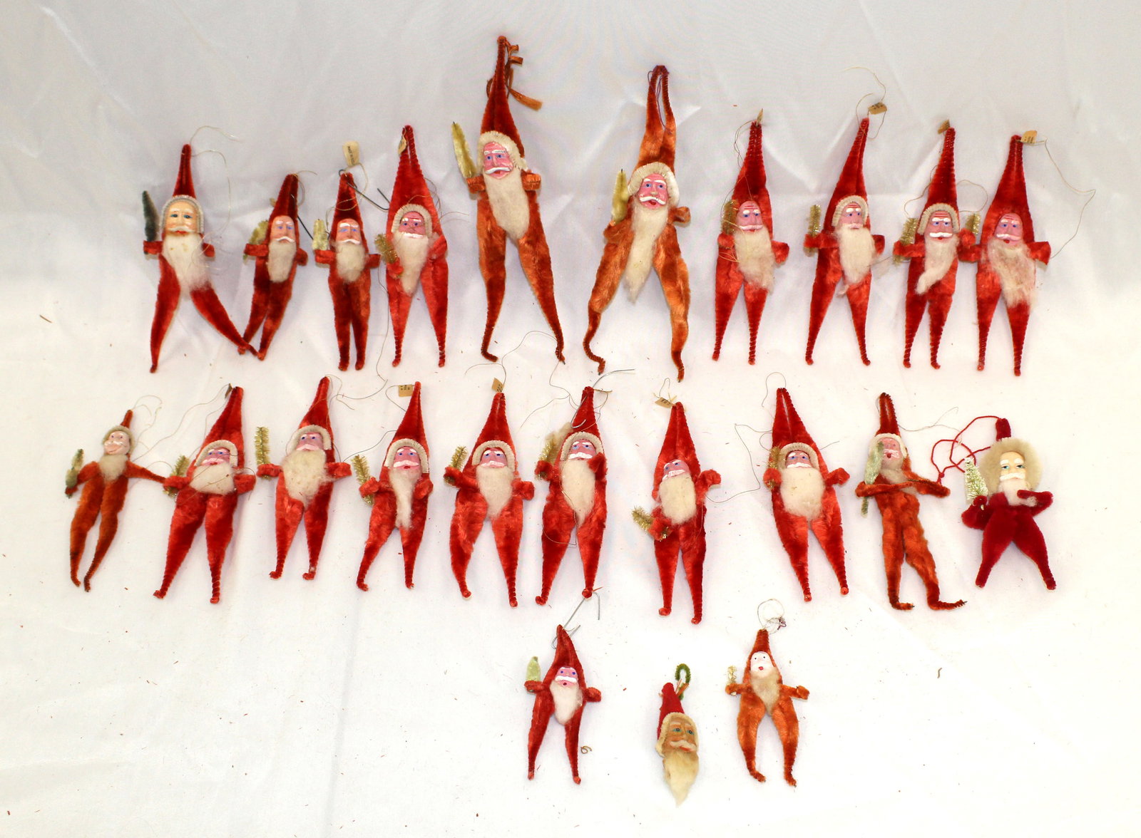 Large lot of red chenille Santa's (1 of 8)