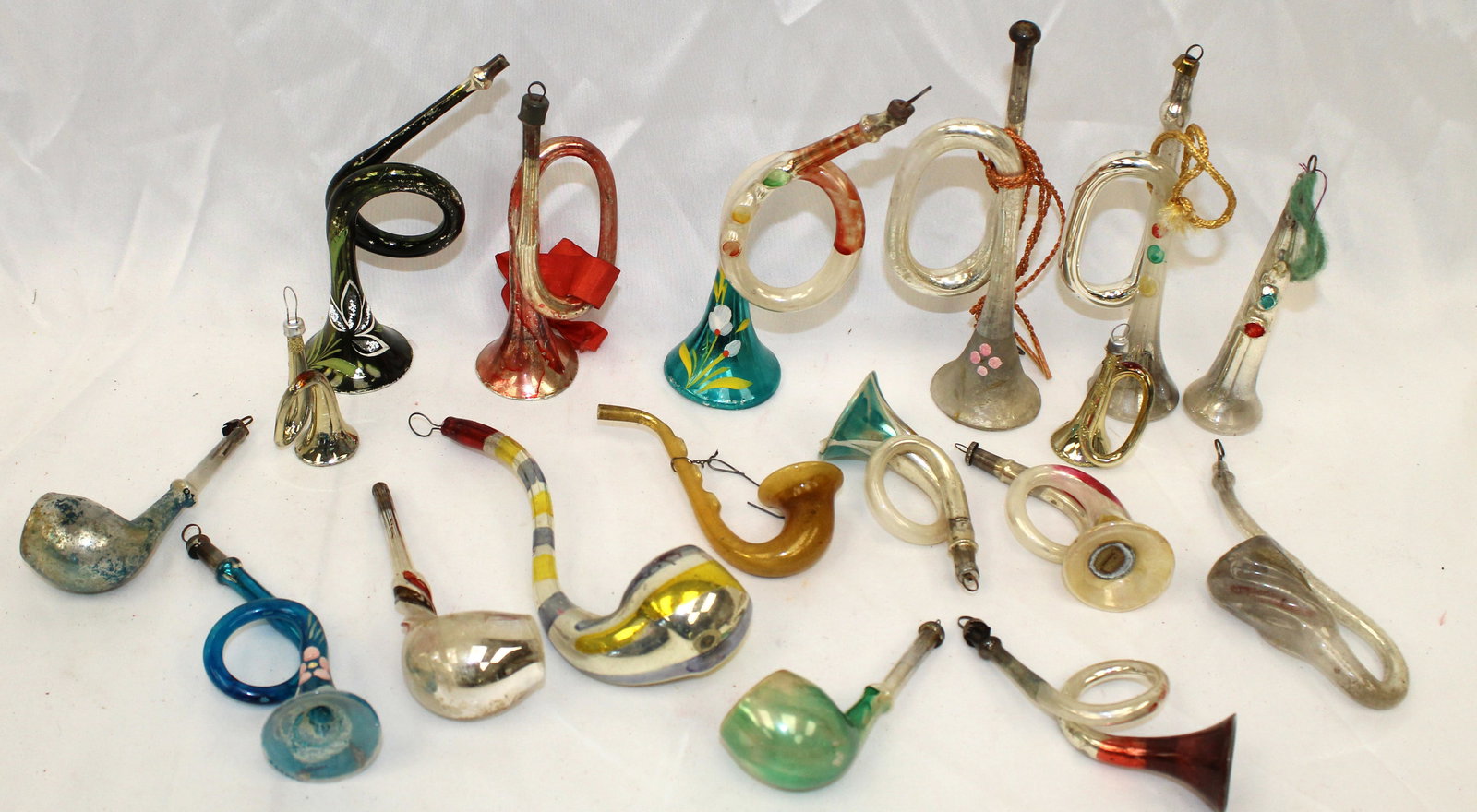 Lot of 18 musical instrument glass ornaments (1 of 7)