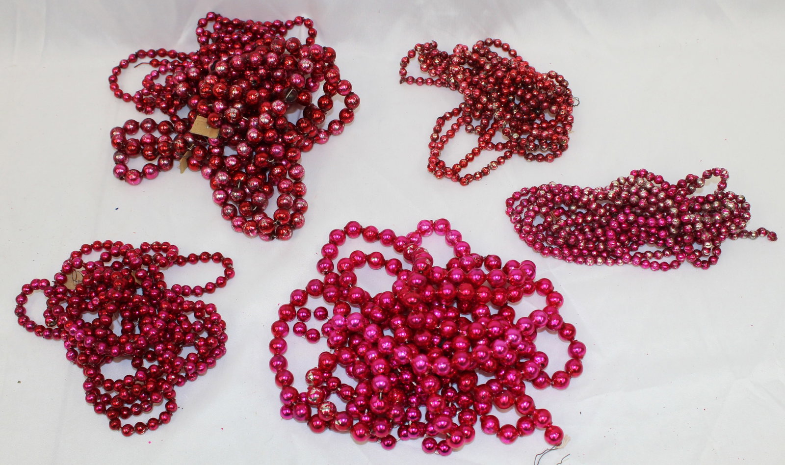 Lot of bright pink glass bead garlands: Lot of bright pink glass bead garlands