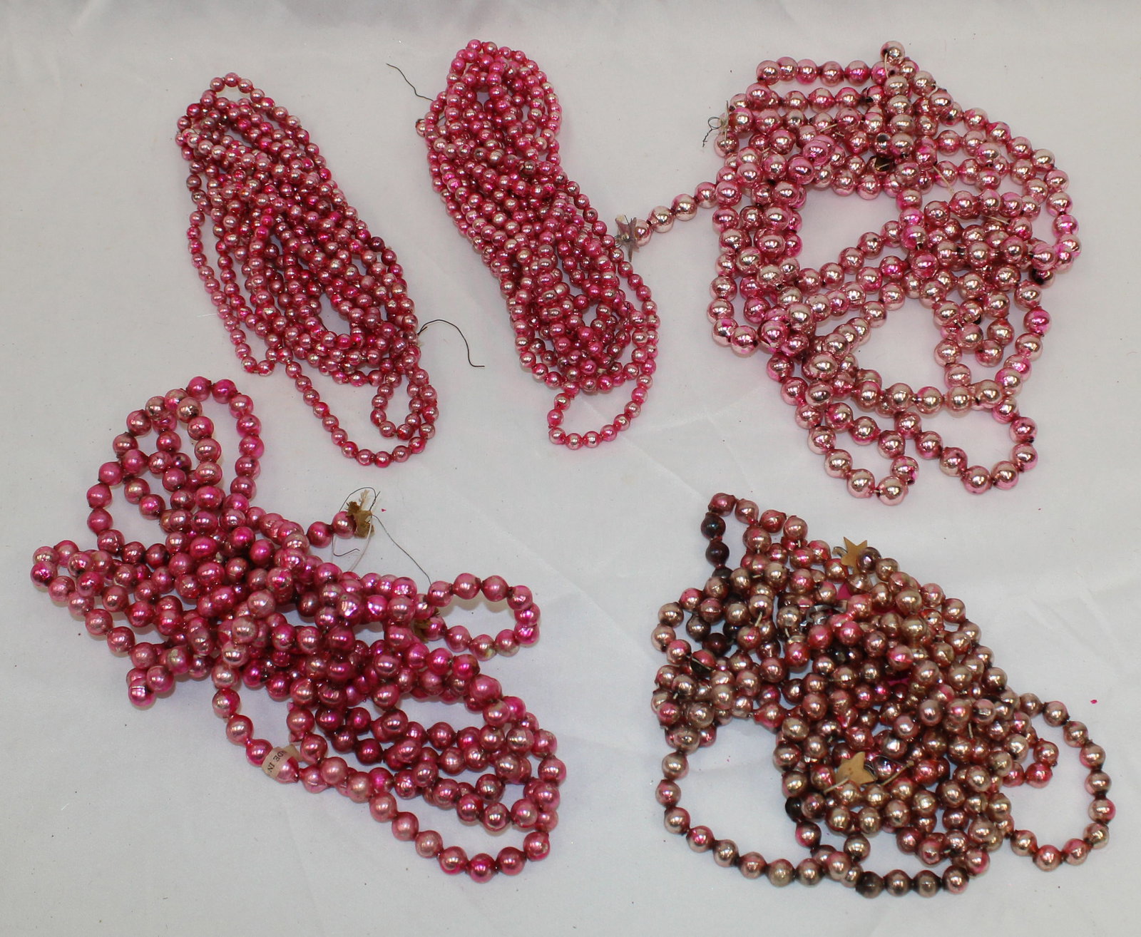 Lot of light pink glass bead garlands: Lot of light pink glass bead garlands