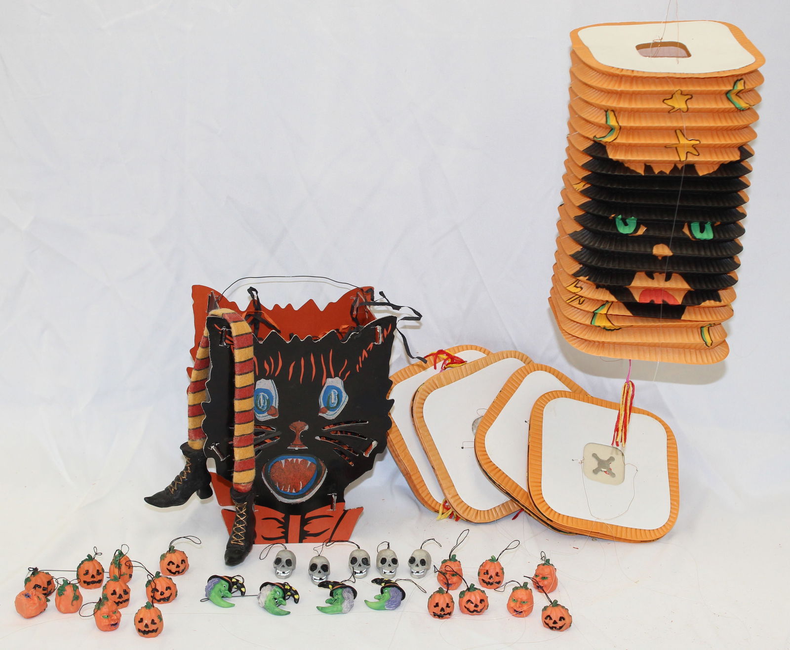 Vintage Halloween lot incl paper accordion black cat hanging decorations, black cat motif candy (1 of 9)