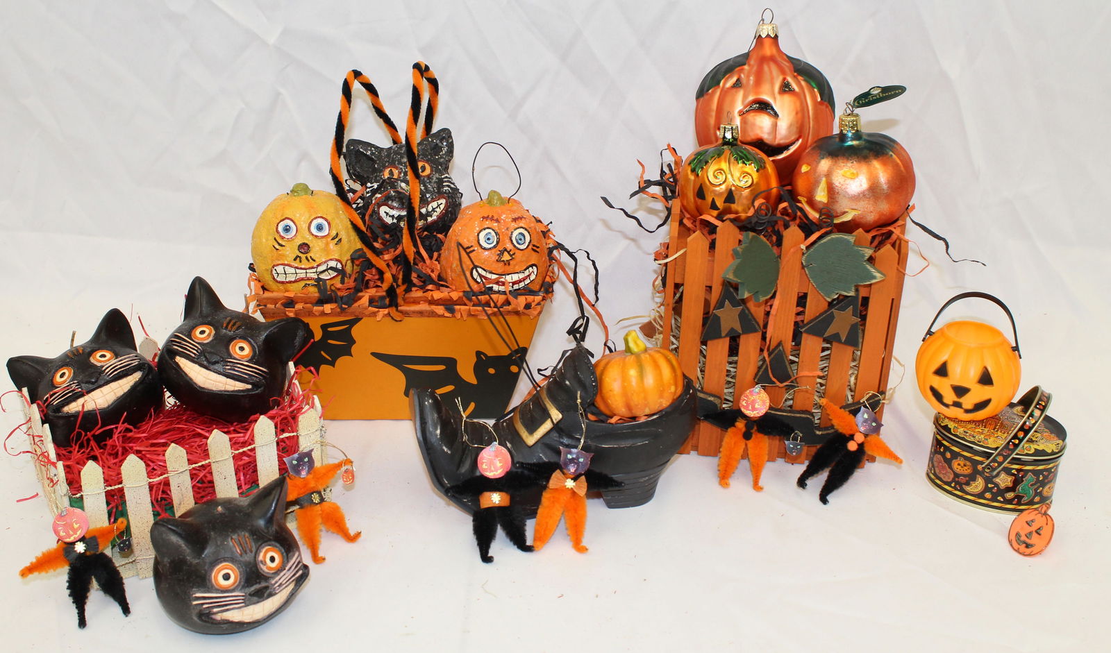 Large lot of contemporary Halloween items incl treat baskets, ornaments, candles, etc (1 of 6)
