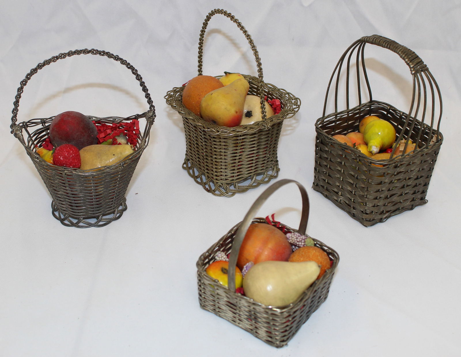 Lot of 4 wire basket candy containers w fruit - 4"-5" tall (1 of 5)