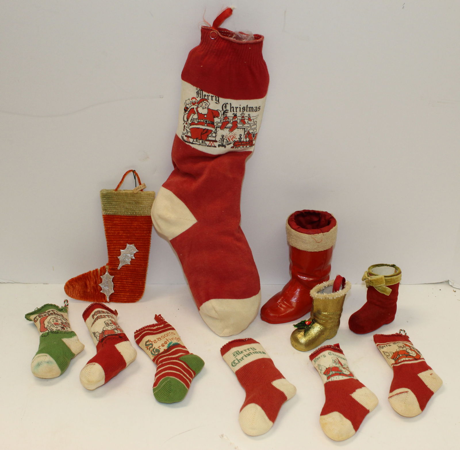 Lot of 11 vintage Christmas stockings in various small sizes (1 of 7)