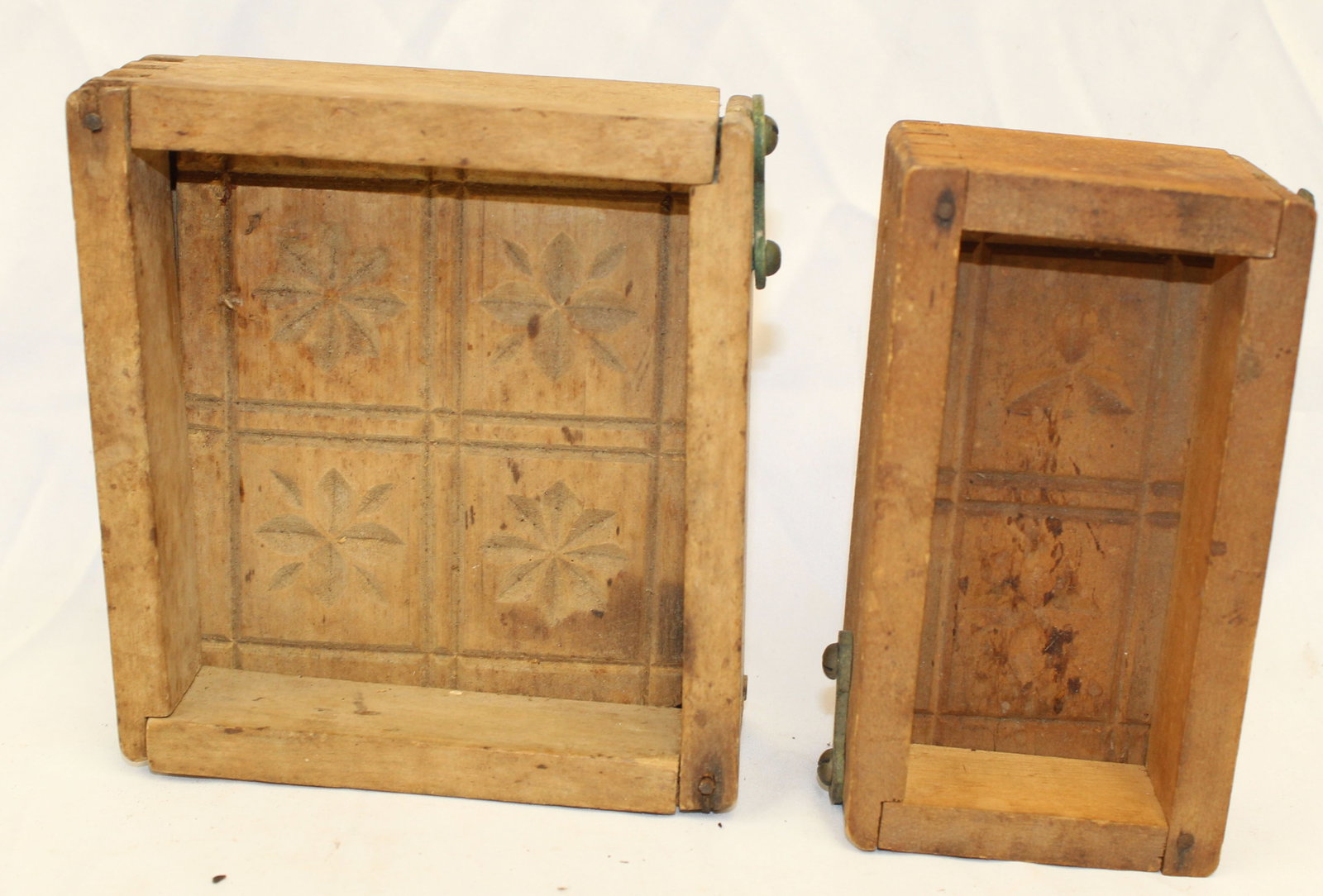 Lot of 2 antique butter molds w geometric patterns - 2 1/4"x6 1/4"x3 1/2" & 2 1/4"x5 1/2"x6": Lot of 2 antique butter molds w geometric patterns - 2 1/4"x6 1/4"x3 1/2" & 2 1/4"x5 1/2"x6"