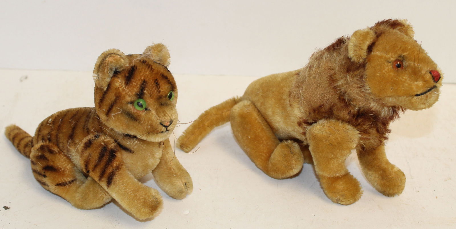 Lot of 2 Steiff stuffed animals - lion & tiger w articulated limbs - tiger has button in ear - 8" &: Lot of 2 Steiff stuffed animals - lion & tiger w articulated limbs - tiger has button in ear - 8" & 10" incl tails