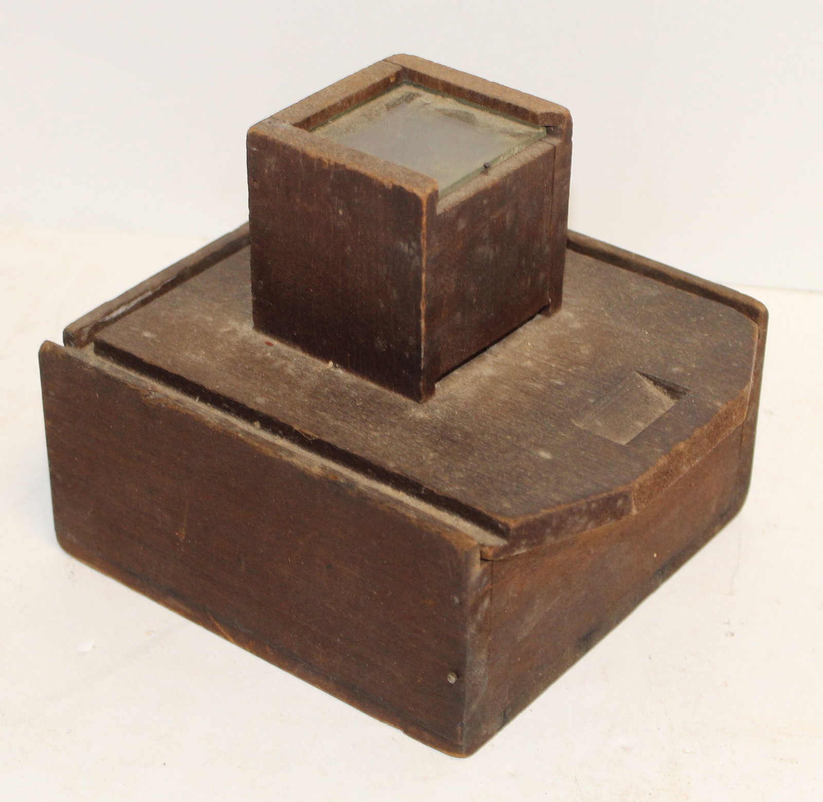 Antique wooden bee box - 6" tall x 6"x7": Antique wooden bee box - 6" tall x 6"x7"