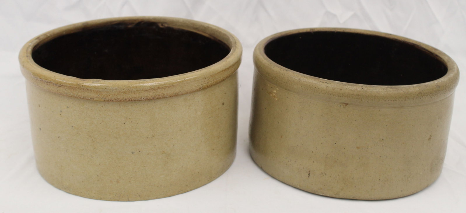 Lot of 2 stoneware cake crocks - 4 3/4" x 9" diam & 5 1/4"x9 3/4" diam: Lot of 2 stoneware cake crocks - 4 3/4" x 9" diam & 5 1/4"x9 3/4" diam