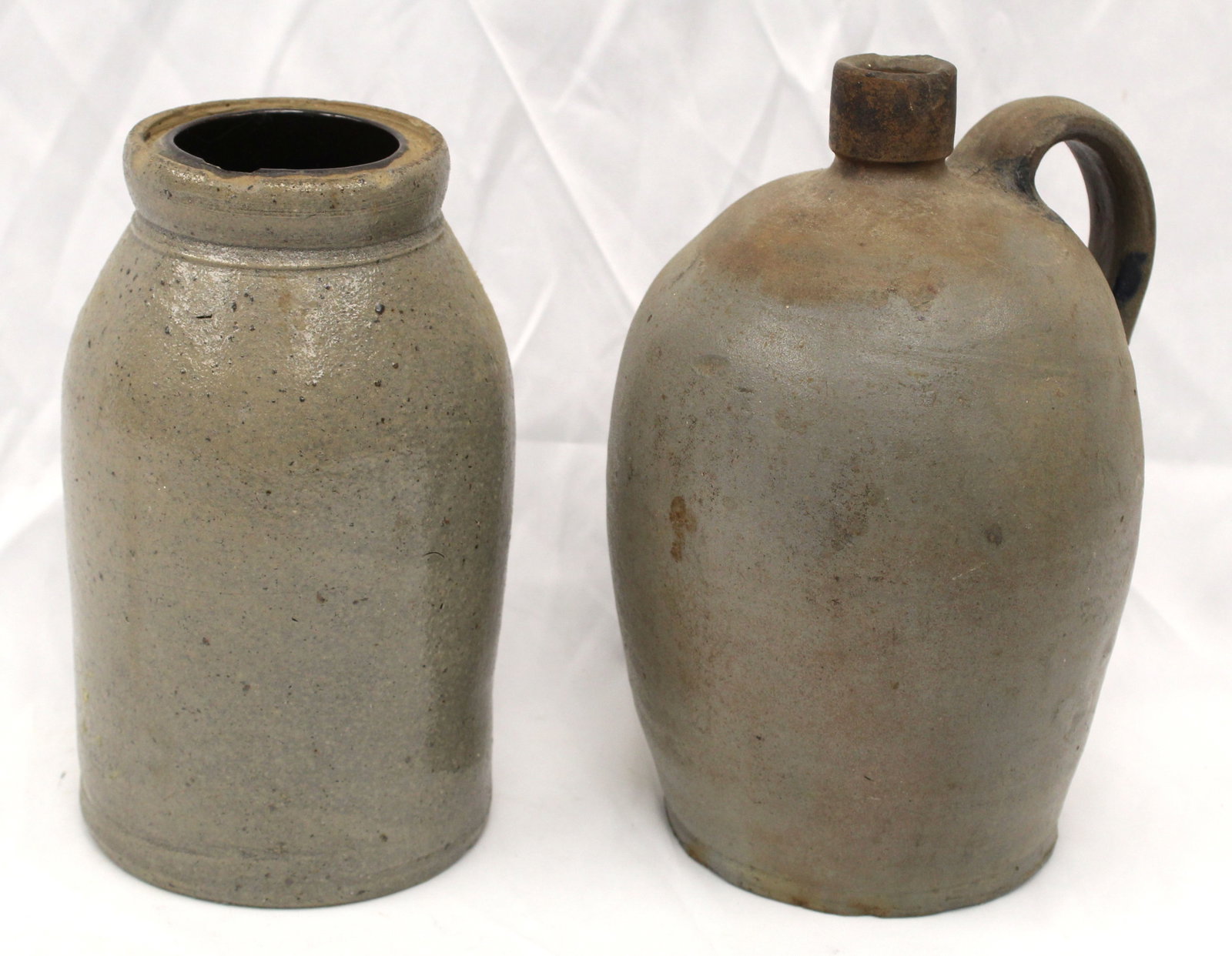 Lot of 2 stoneware items incl 8 3/4" jar & 9 3/4" jug: Lot of 2 stoneware items incl 8 3/4" jar & 9 3/4" jug