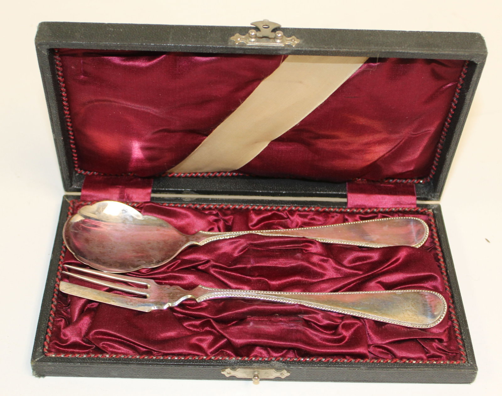Dutch 1889 .833 silver boxed set of 2 serving pieces - approx weight 2.6ozt: Dutch 1889 .833 silver boxed set of 2 serving pieces - approx weight 2.6ozt