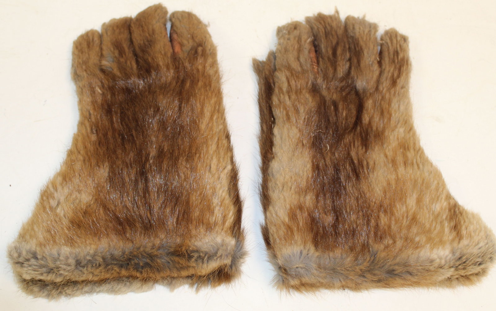 Pr of antique/vintage fur gloves: Pr of antique/vintage fur gloves