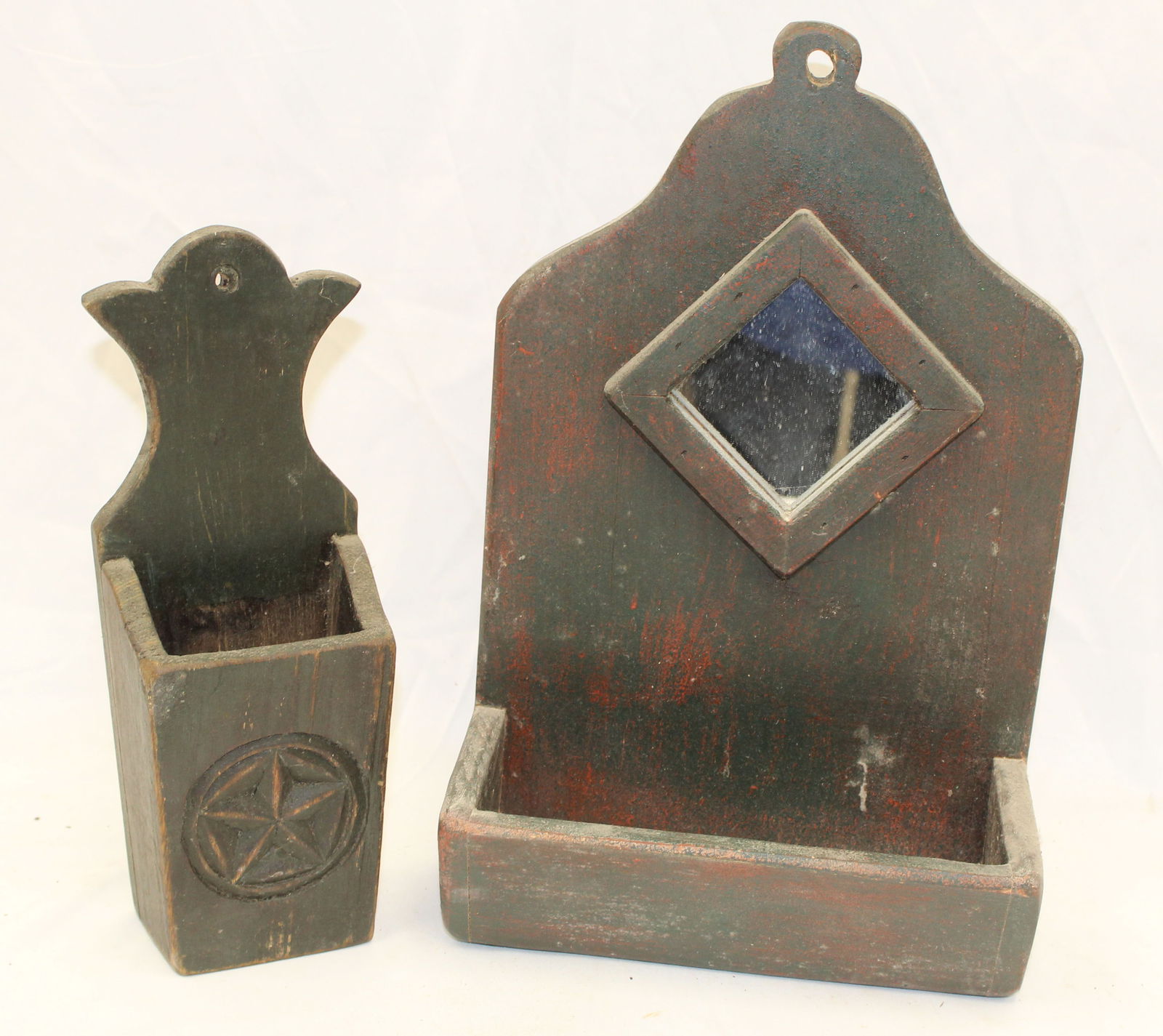 Lot of 2 contemporary antique style wall boxes in green incl 1 w mirror back - 15"x9"x4" & 11"x4"x2: Lot of 2 contemporary antique style wall boxes in green incl 1 w mirror back - 15"x9"x4" & 11"x4"x2 1/2"