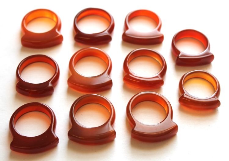 approx 11 Chinese Carnelian rings: approx 11 Chinese Carnelian rings