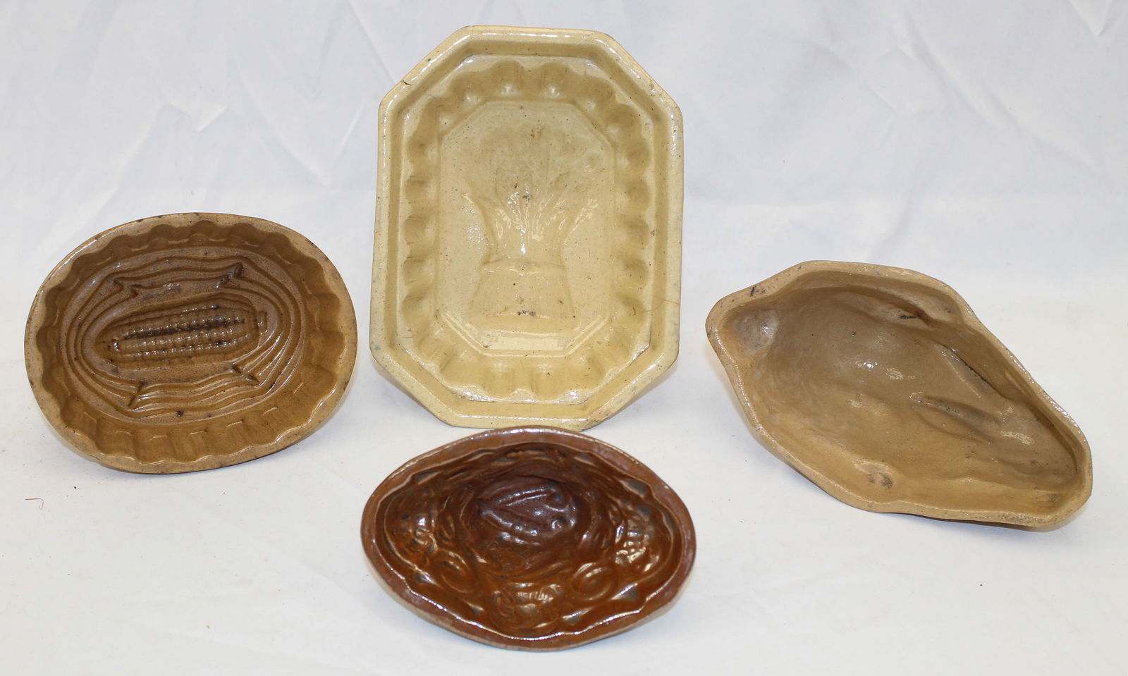 Lot of 4 pudding molds in redware & stoneware (1 of 6)