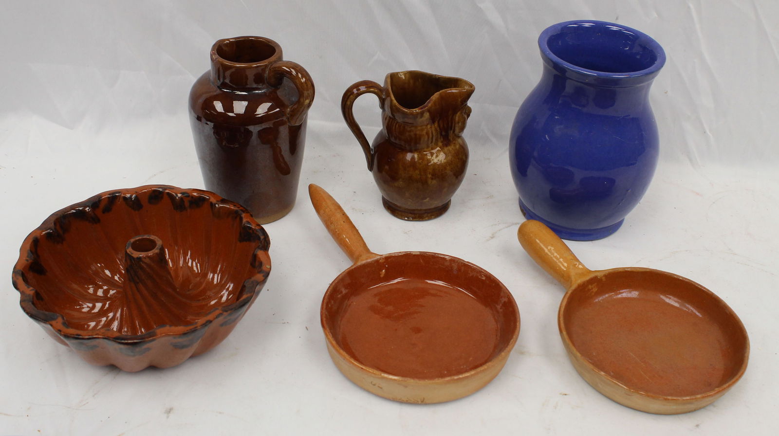 Lot of 6 pieces of redware/earthenware incl turk's mold, blue glazed jar, pitchers & skillets: Lot of 6 pieces of redware/earthenware incl turk's mold, blue glazed jar, pitchers & skillets