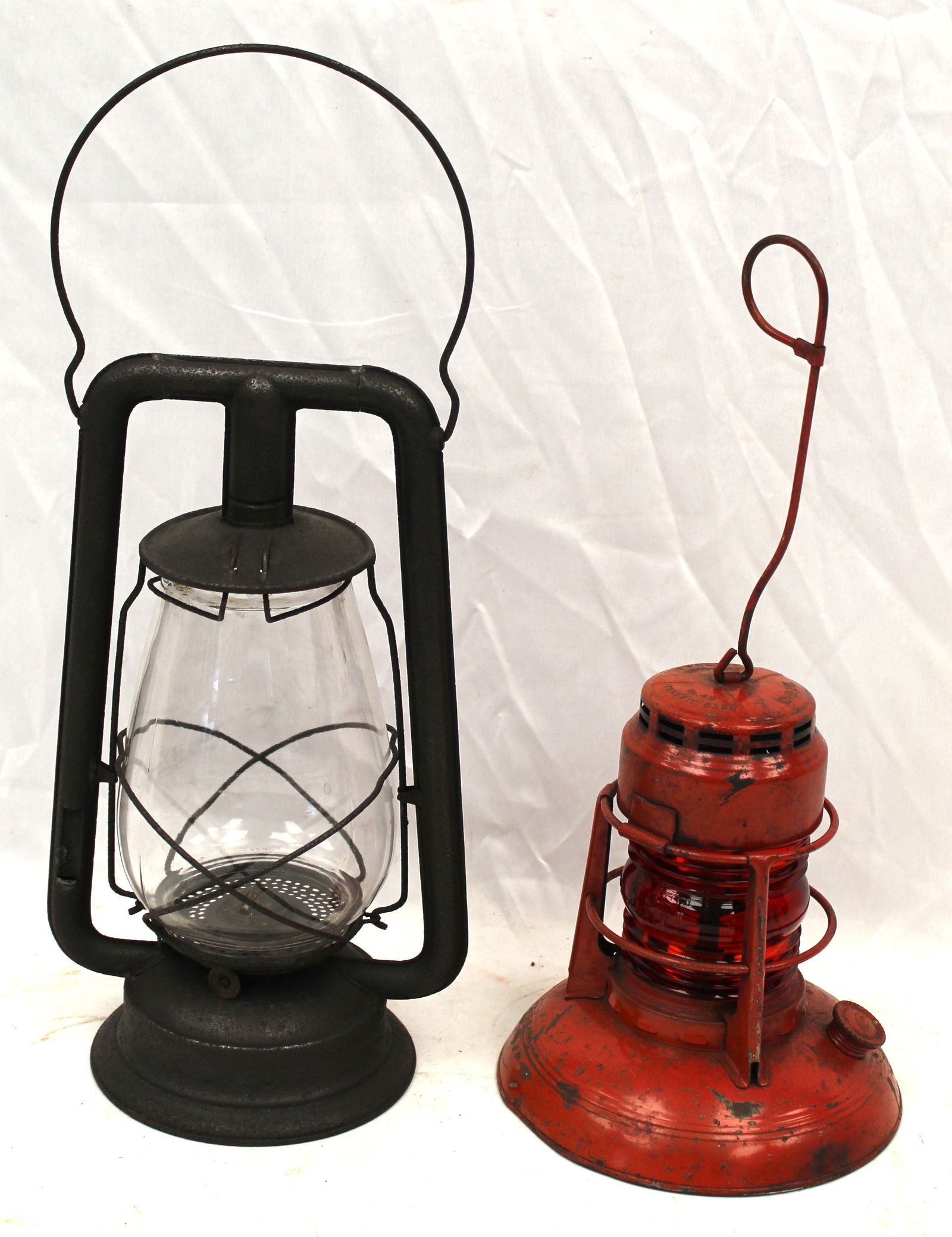 Lot of 2 antique/vintage Dietz lanterns (1 of 5)