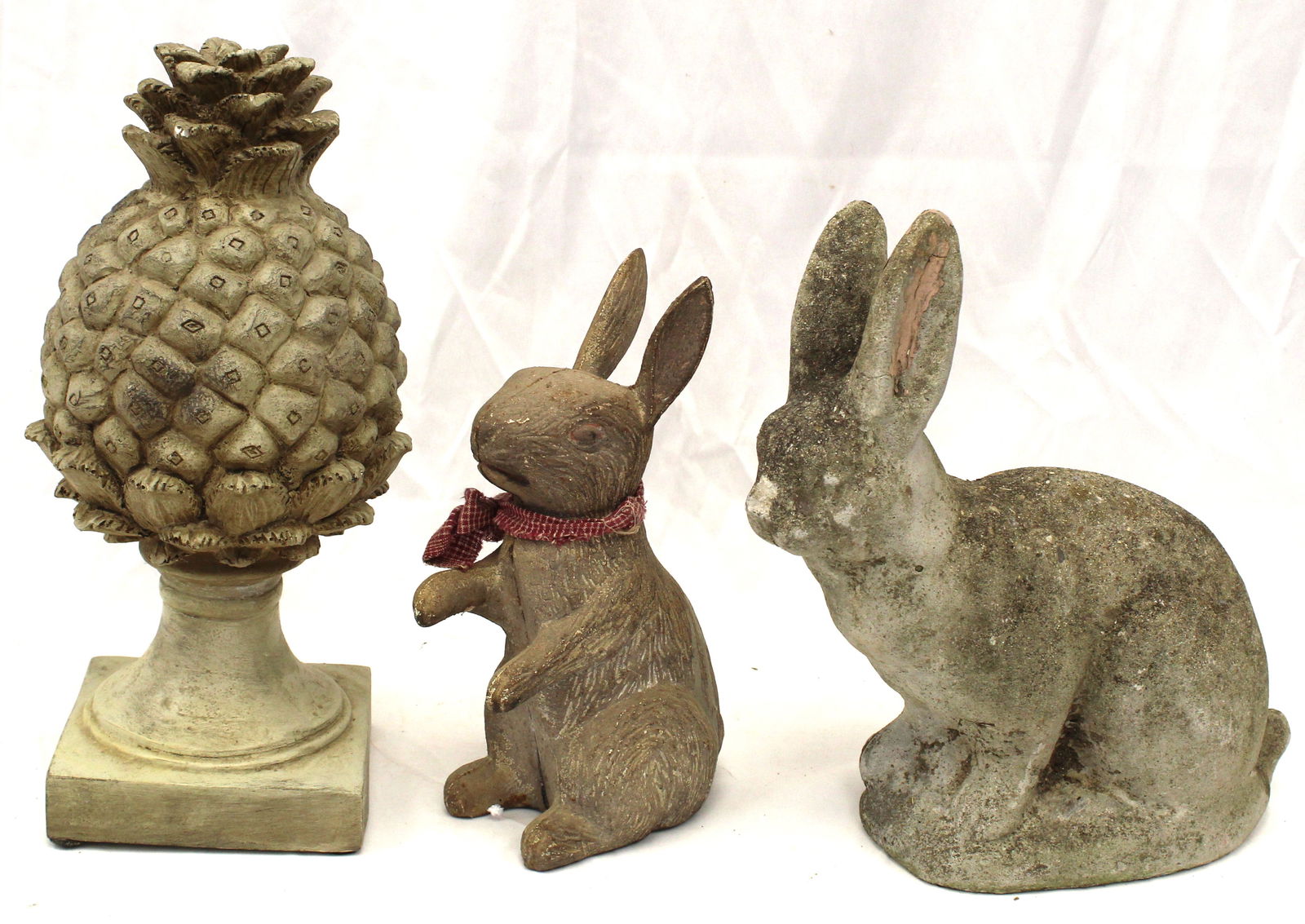 Interesting garden lot incl 2 rabbits (1 cement & 1 iron) plus a composite pineapple (1 of 4)