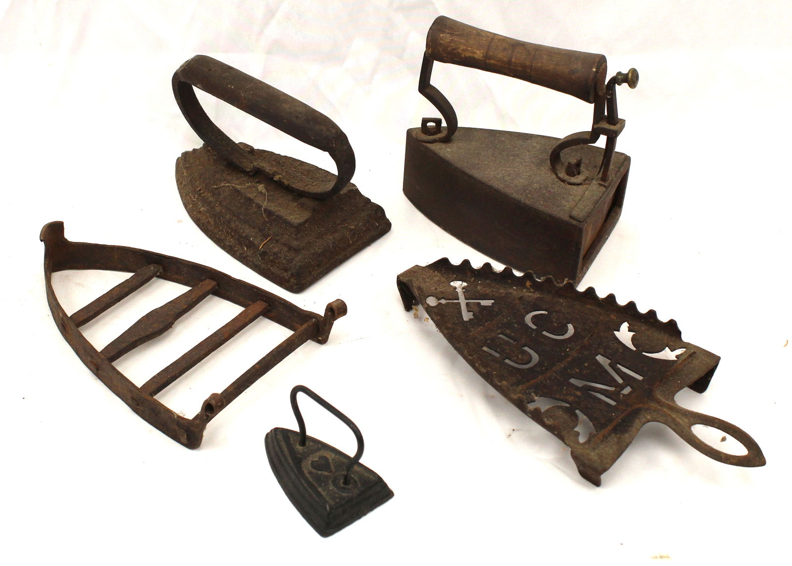 Lot of 3 sad irons plus 2 sad iron holders (1 of 5)