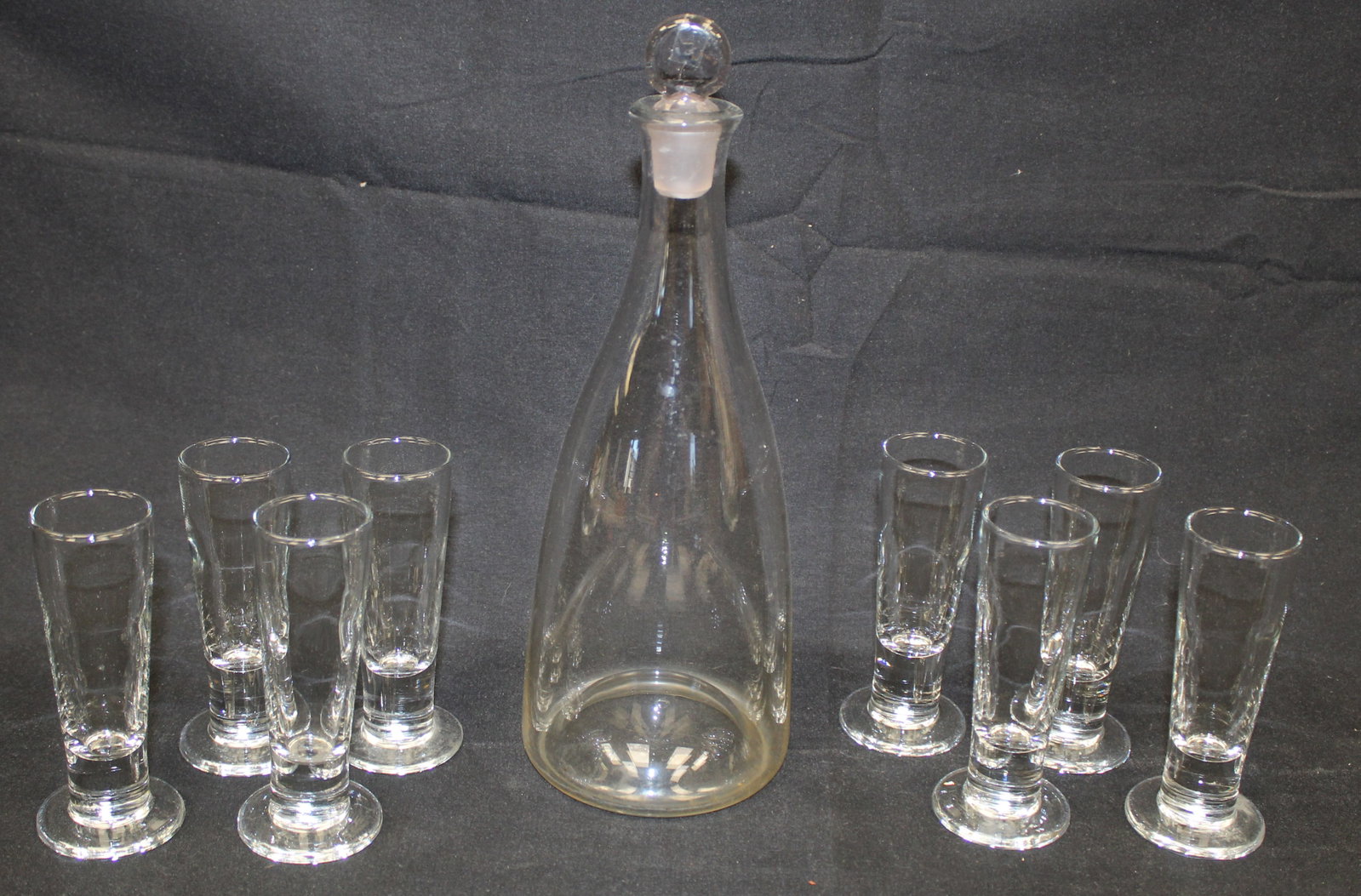 Antique clear glass decanter w stopper plus 8 cordials: Antique clear glass decanter w stopper plus 8 cordials