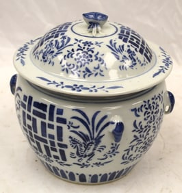 Chinese blue & white ginger jar w cover - 9 1/2" diam