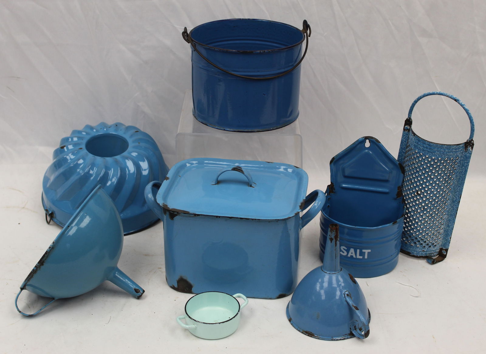 Lot of 8 blue enameled kitchenware items incl bucket, salt, grater, funnel, etc: Lot of 8 blue enameled kitchenware items incl bucket, salt, grater, funnel, etc