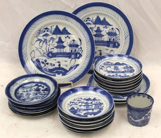 Lot of Chinese Canton porcelain plates & saucers