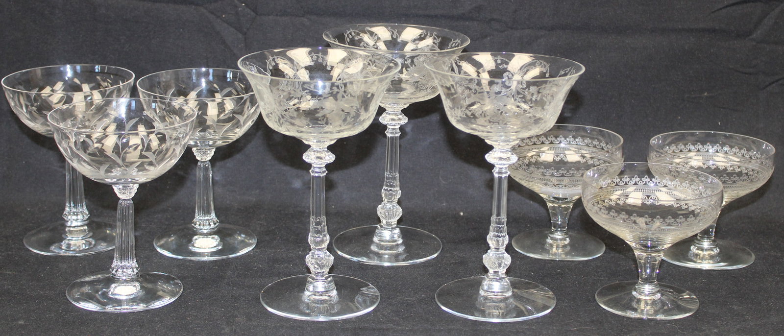 Lot of 9 etched wine glasses in 3 sizes: Lot of 9 etched wine glasses in 3 sizes