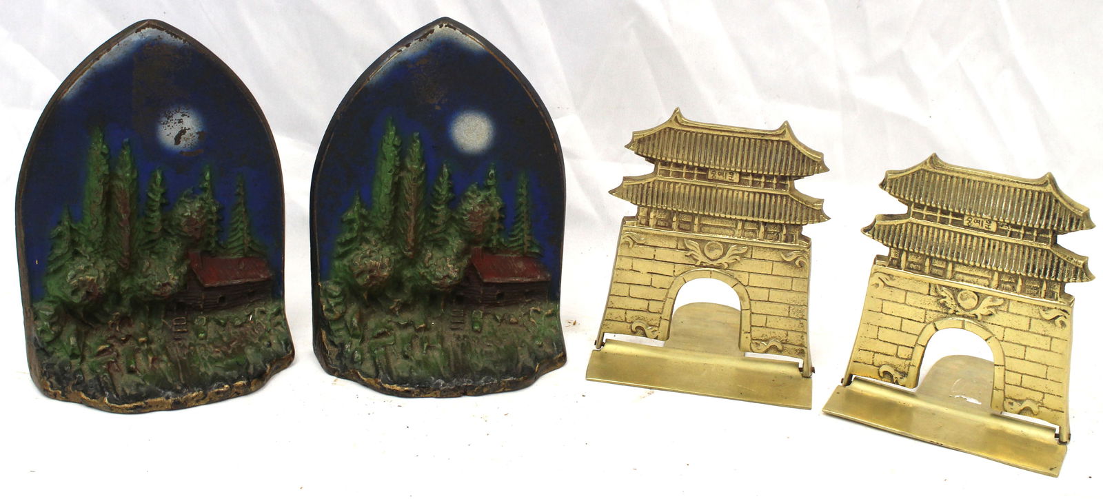 Lot of 2 pairs of bookends incl a cast iron painted woodland scenic pair & a brass folding pagoda (1 of 7)