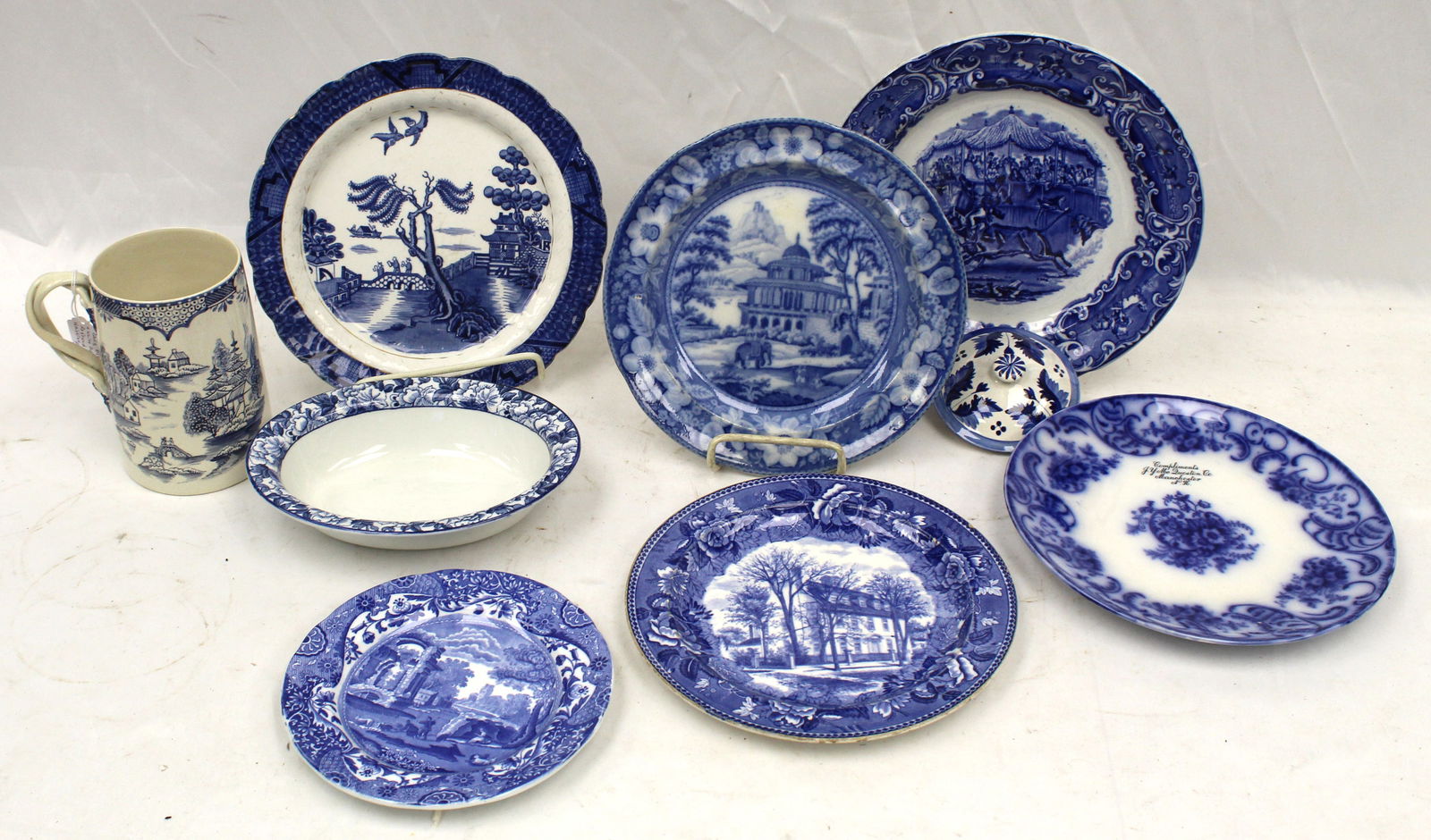 Lot of 9 pieces of antique blue & white incl plates, tankard & lid (1 of 18)