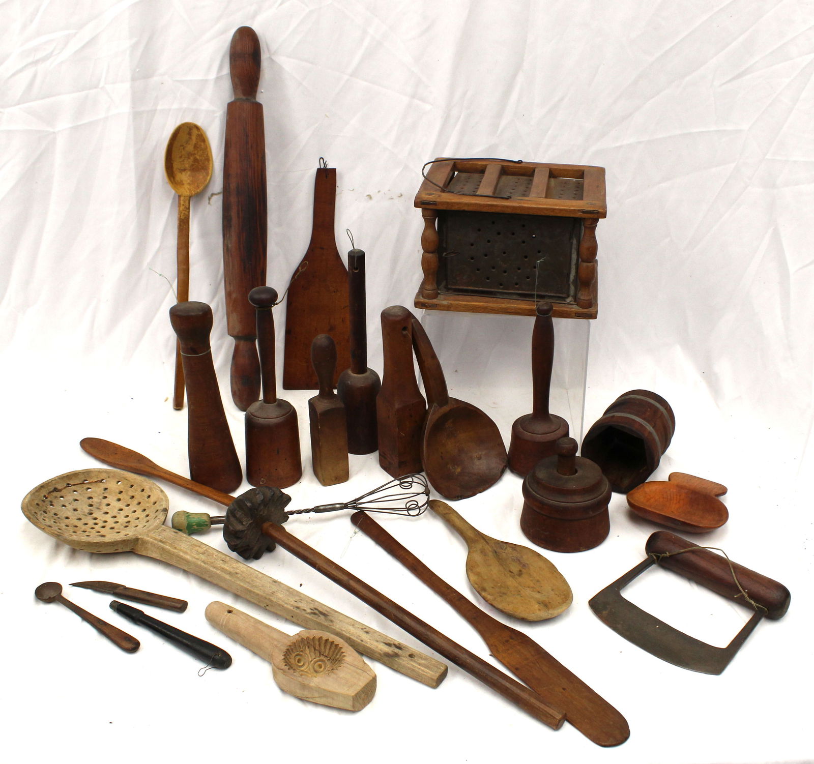 Large lot of wooden kitchen implements plus a footwarmer (1 of 7)