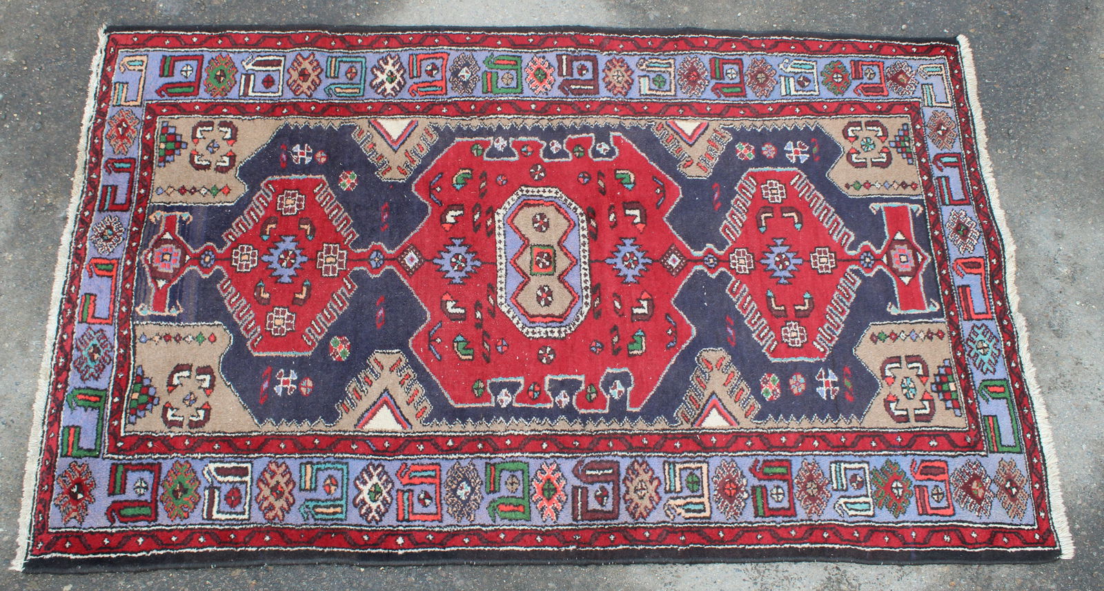 Oriental area rug - 4'x6'8" (1 of 5)