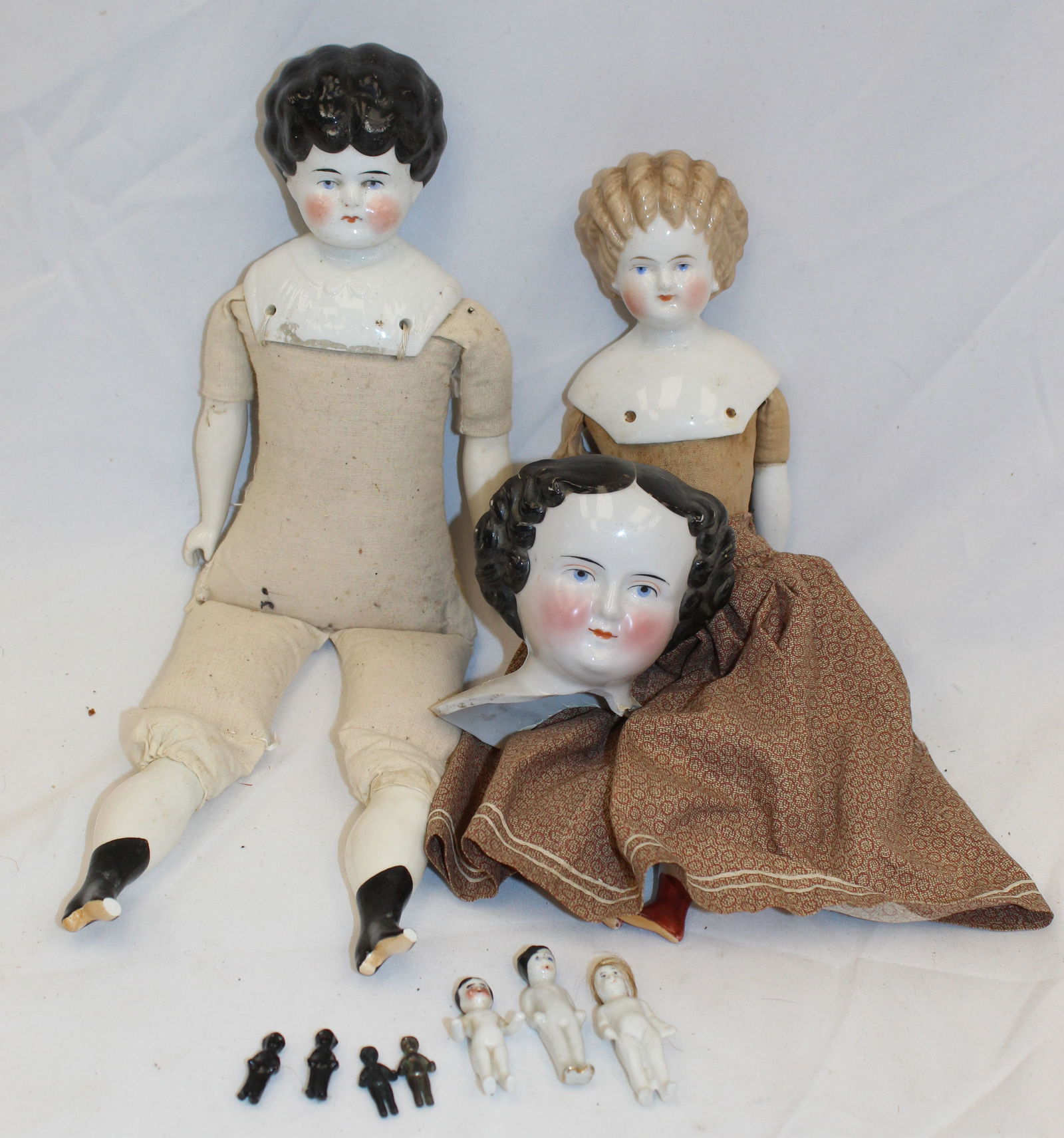 China head Doll lot incl 2 complete dolls plus parts (1 of 5)
