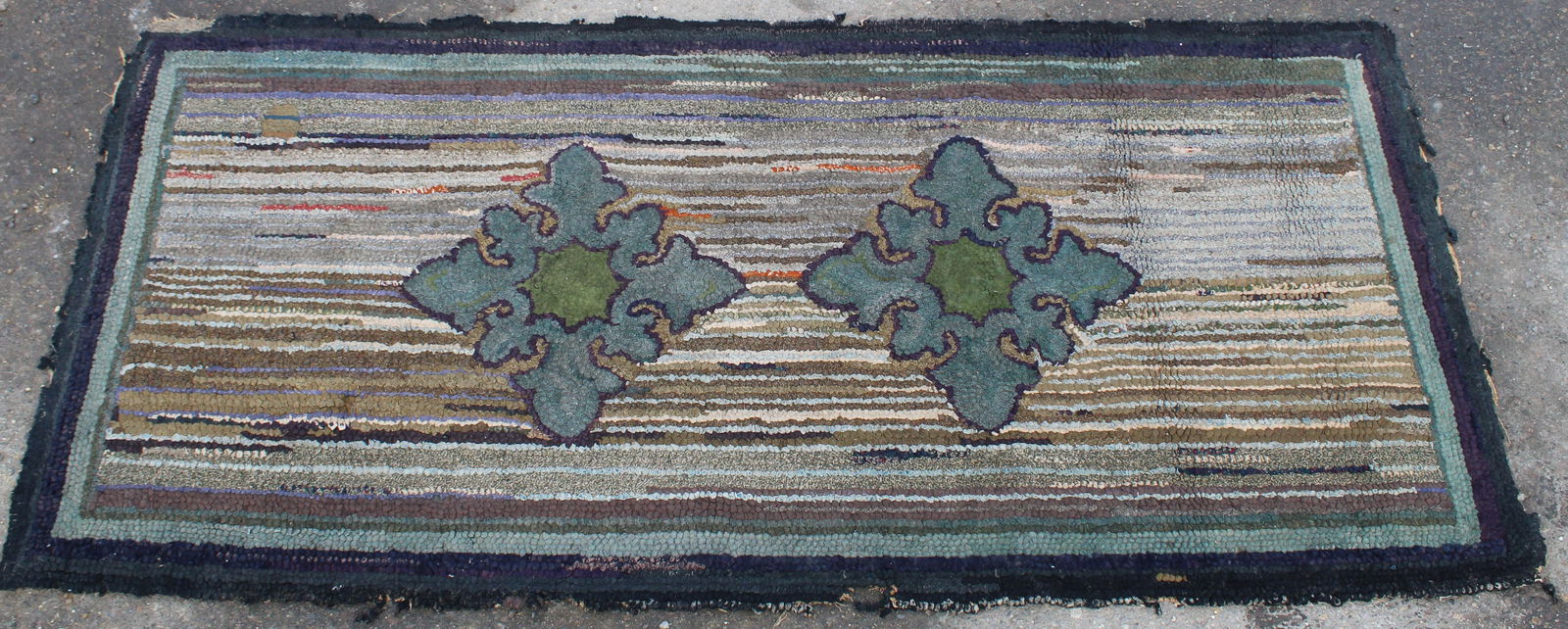 Large hooked rug w 2 florals in the center - 36"x76" (1 of 5)