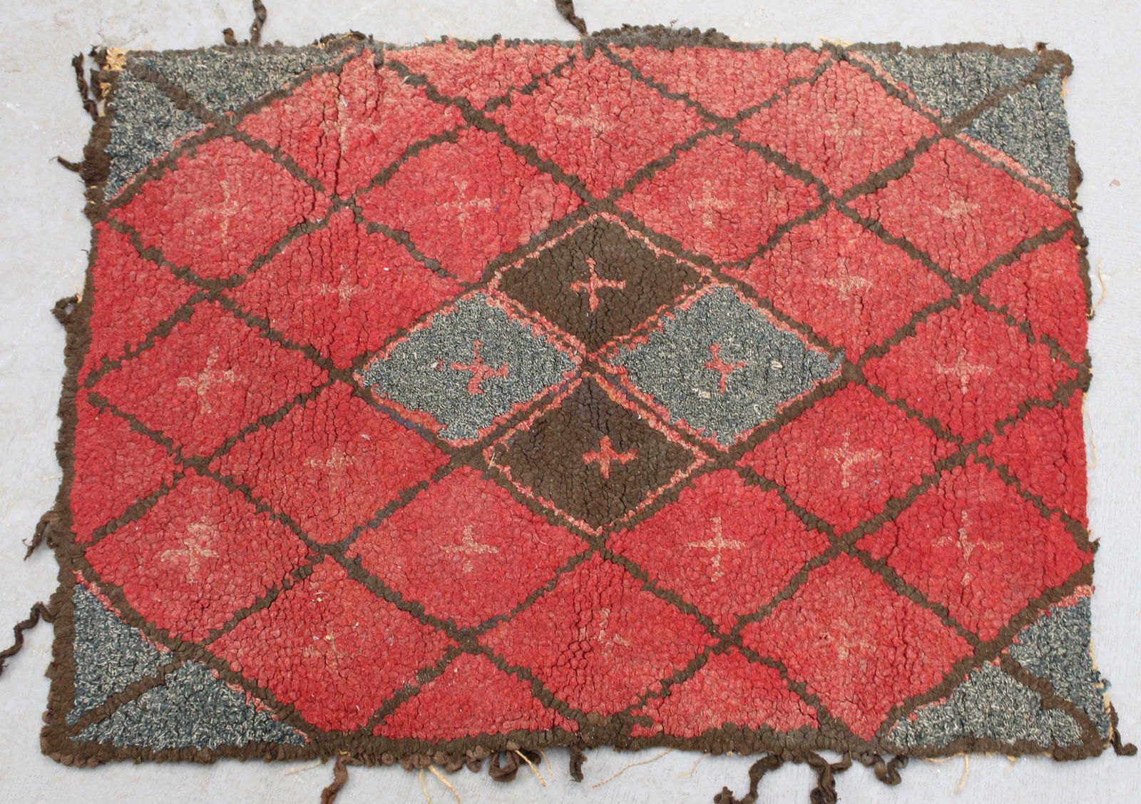 Antique geometric pattern hooked rug - 23" x 31" (1 of 5)