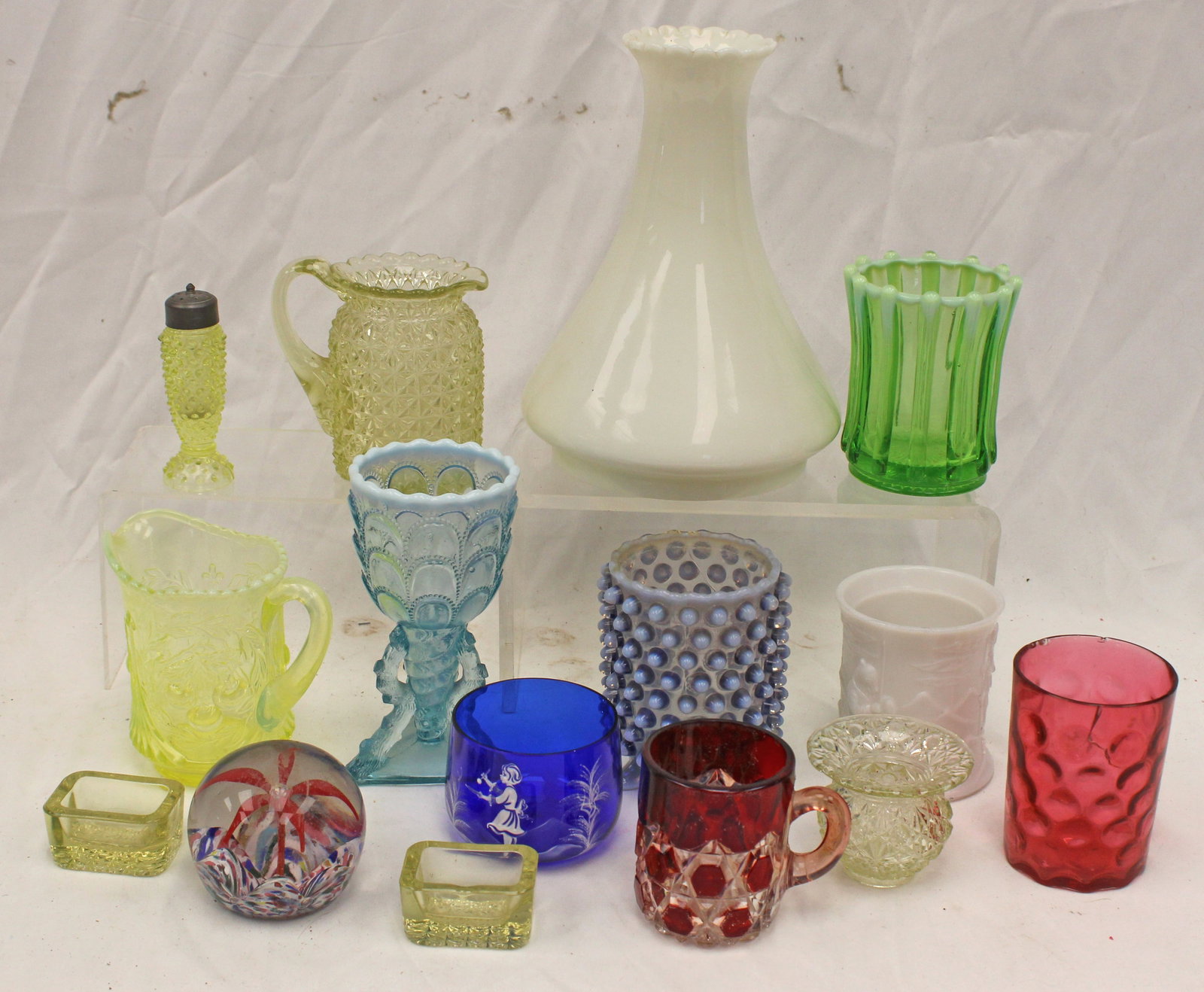 Lot of Victorian art glass - 1" - 9" tall: Lot of Victorian art glass - 1" - 9" tall