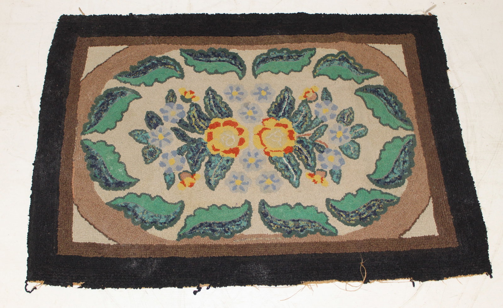 Antique hooked rug w floral motif - 32 1/2"x46": Antique hooked rug w floral motif - 32 1/2"x46"