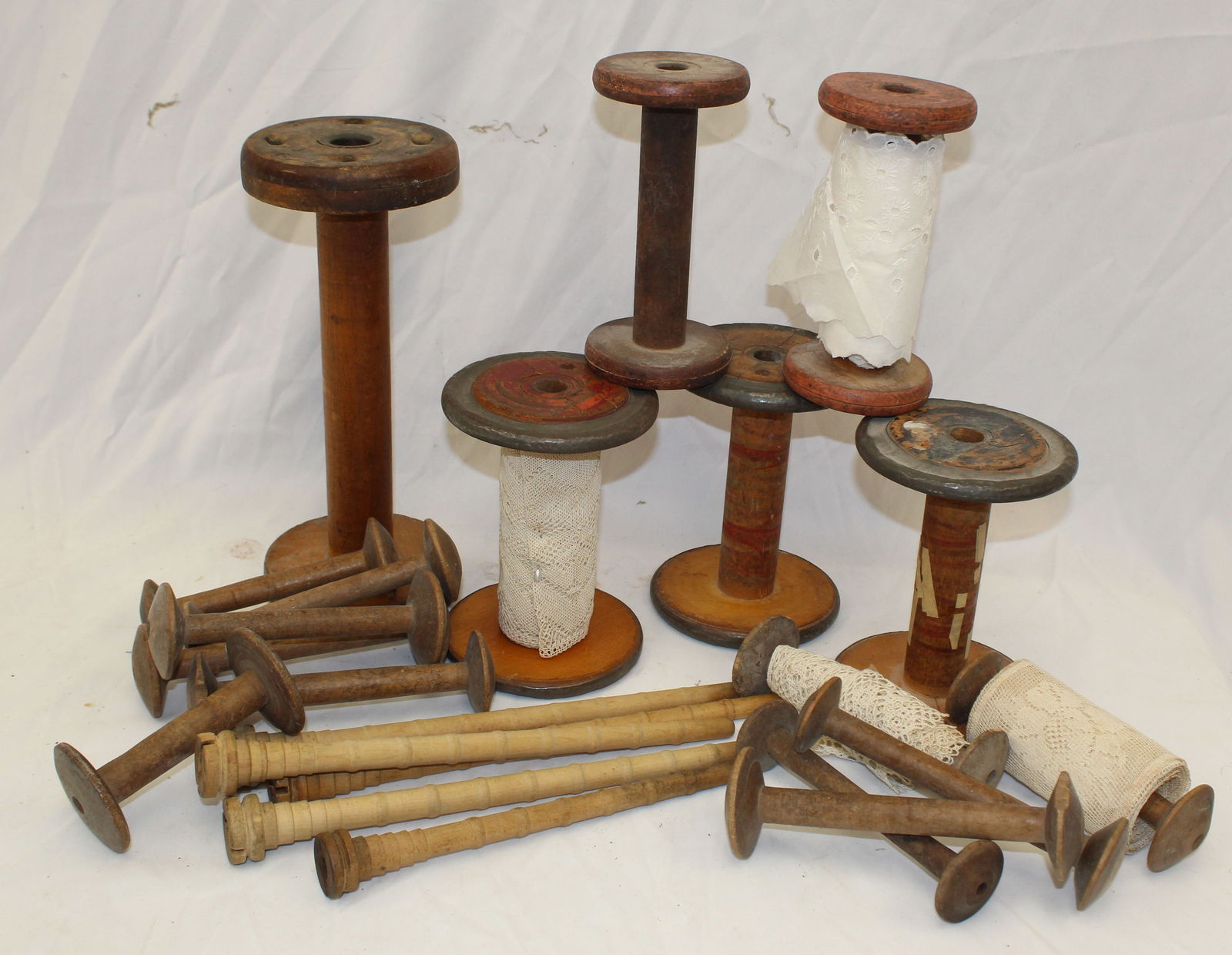 Large lot of wooden spools - some with fabric (1 of 5)