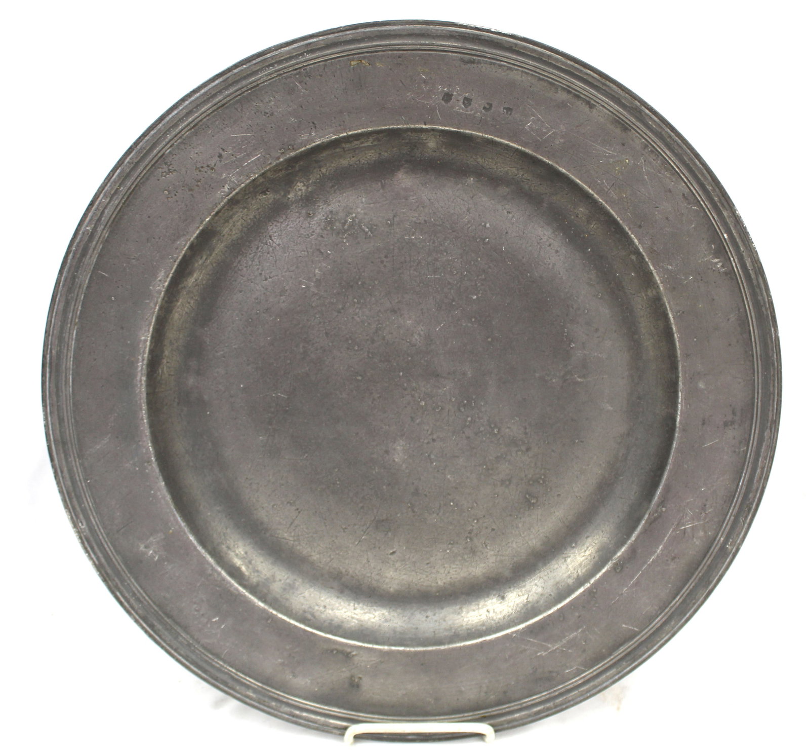 ca 1675-1710 English multiple reeded edge pewter charger in excellent condition w bright marks - 17": ca 1675-1710 English multiple reeded edge pewter charger in excellent condition w bright marks - 17" diam