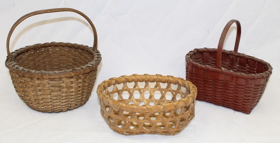Lot of 3 small baskets incl 2 fixed handled (1 in red) & a cheese basket - 6"x6 1/2", 6"x6 1/4" & 2